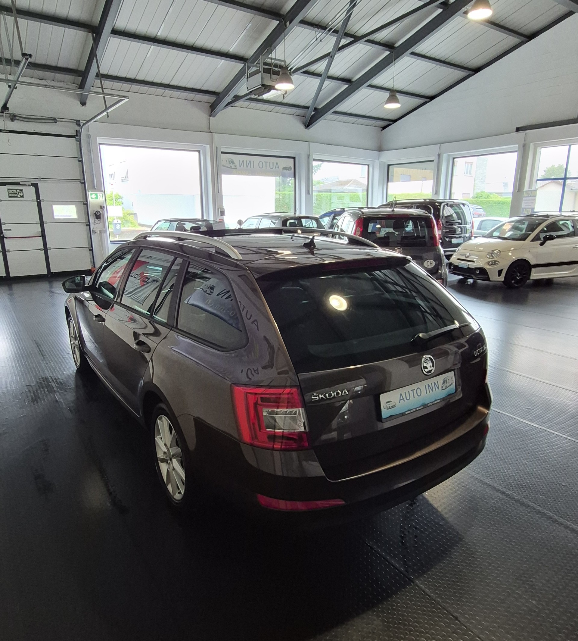 SKODA Octavia Combi 1.8 TSI Elegance DSG-image-3