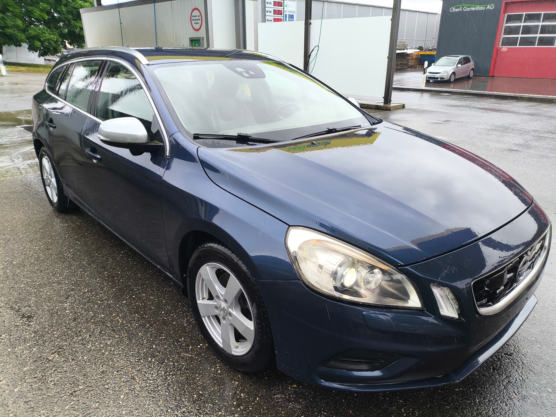 VOLVO V60 D3 R-Design Geartronic-image-2