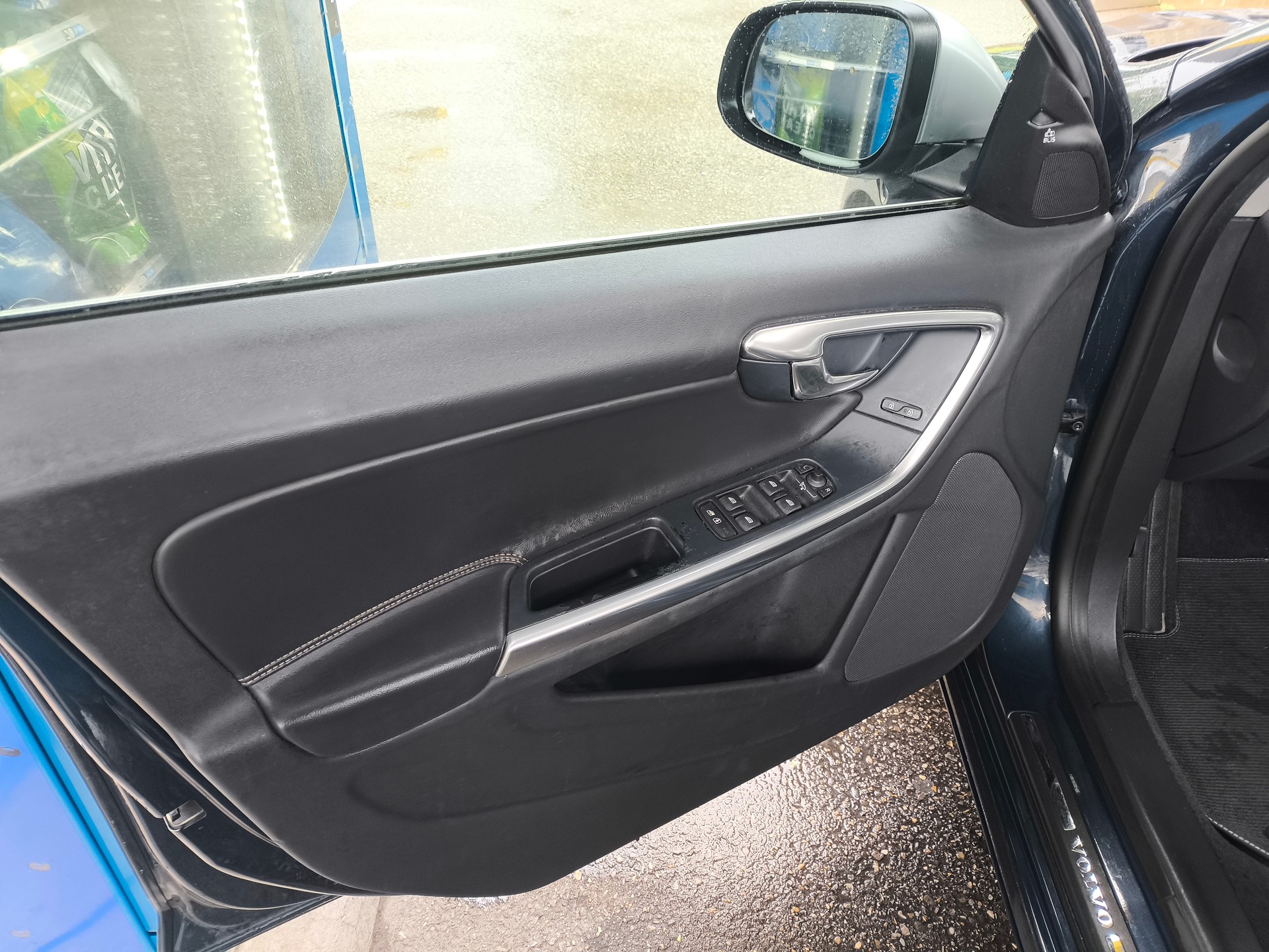 VOLVO V60 D3 R-Design Geartronic-image-6