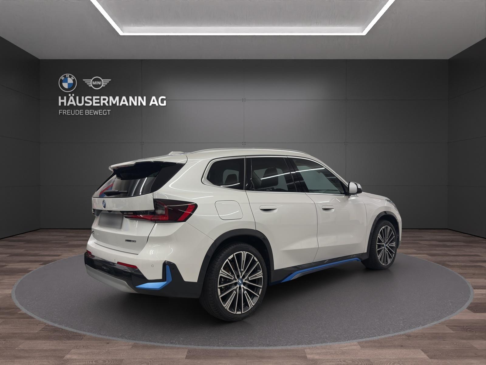BMW iX1 30 xDrive XLINE-image-4