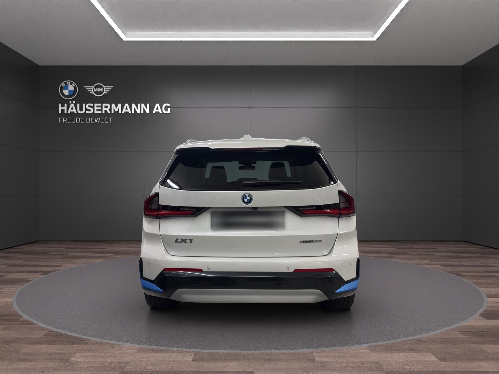 BMW iX1 30 xDrive XLINE-image-5
