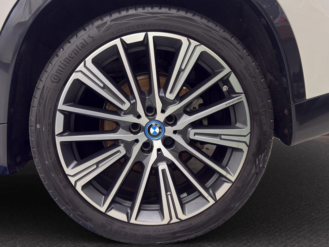 BMW iX1 30 xDrive XLINE-image-11