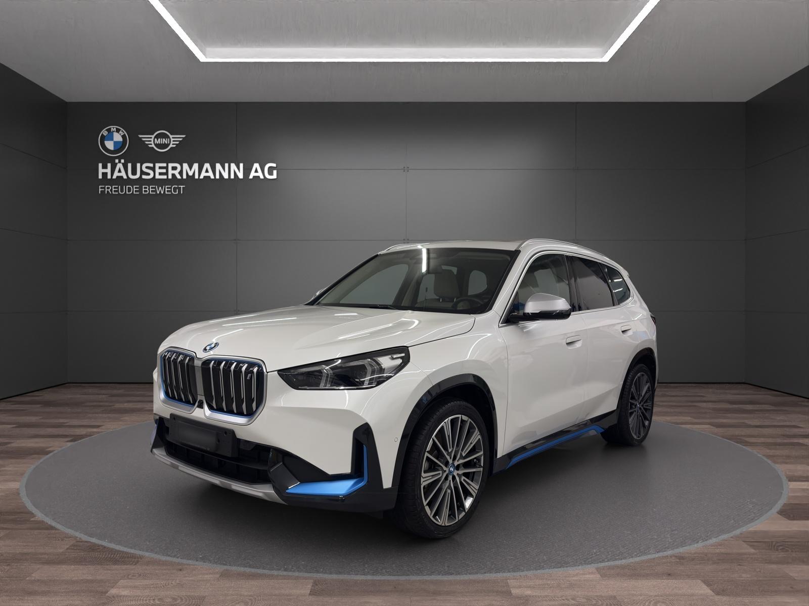BMW iX1 30 xDrive XLINE-image-0