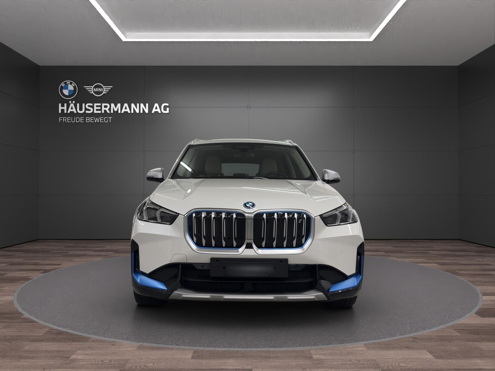 BMW iX1 30 xDrive XLINE-image-1
