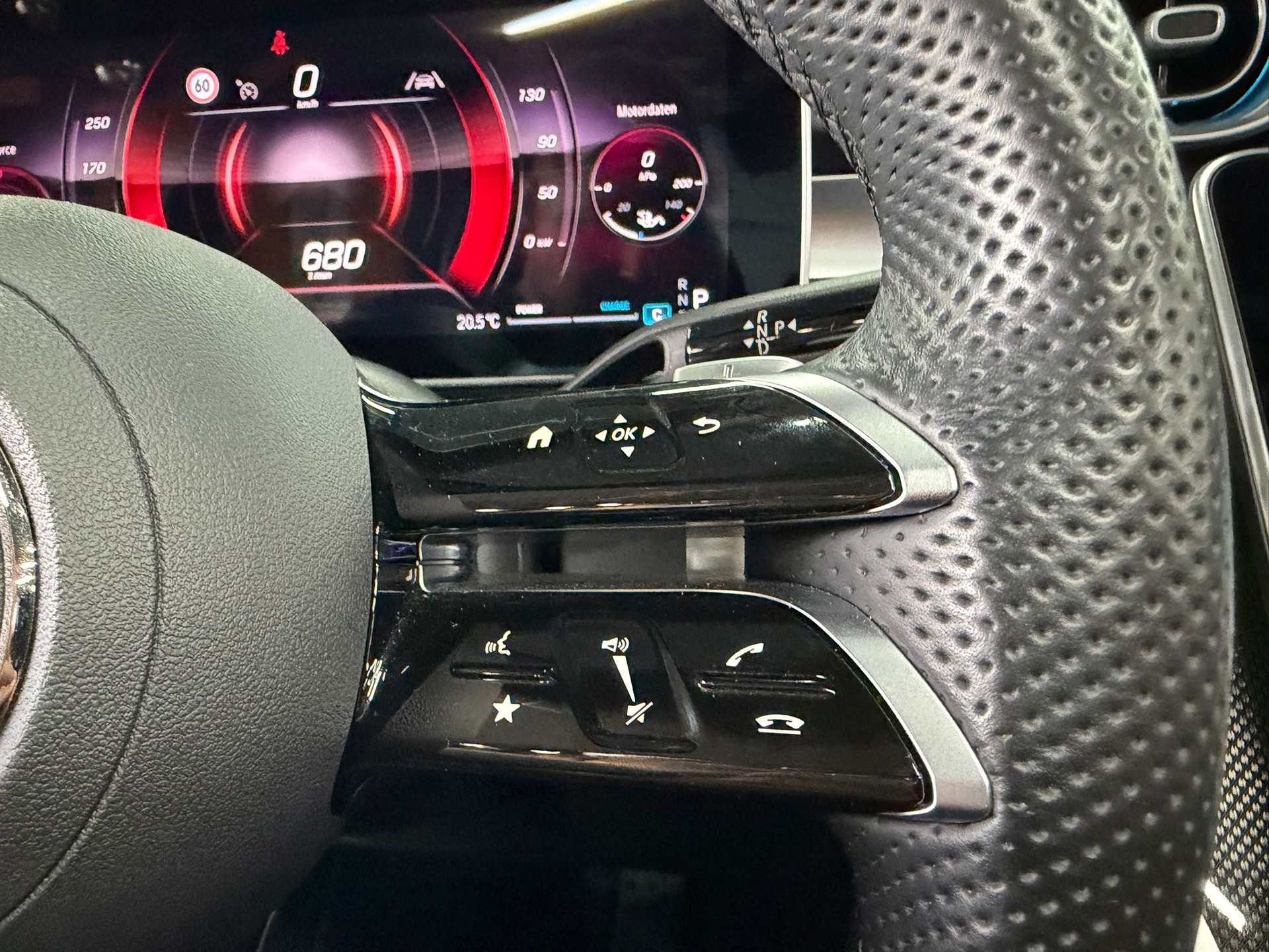 MERCEDES-BENZ CLE 180 AMG Line Cabrio 9G-Tronic-image-13