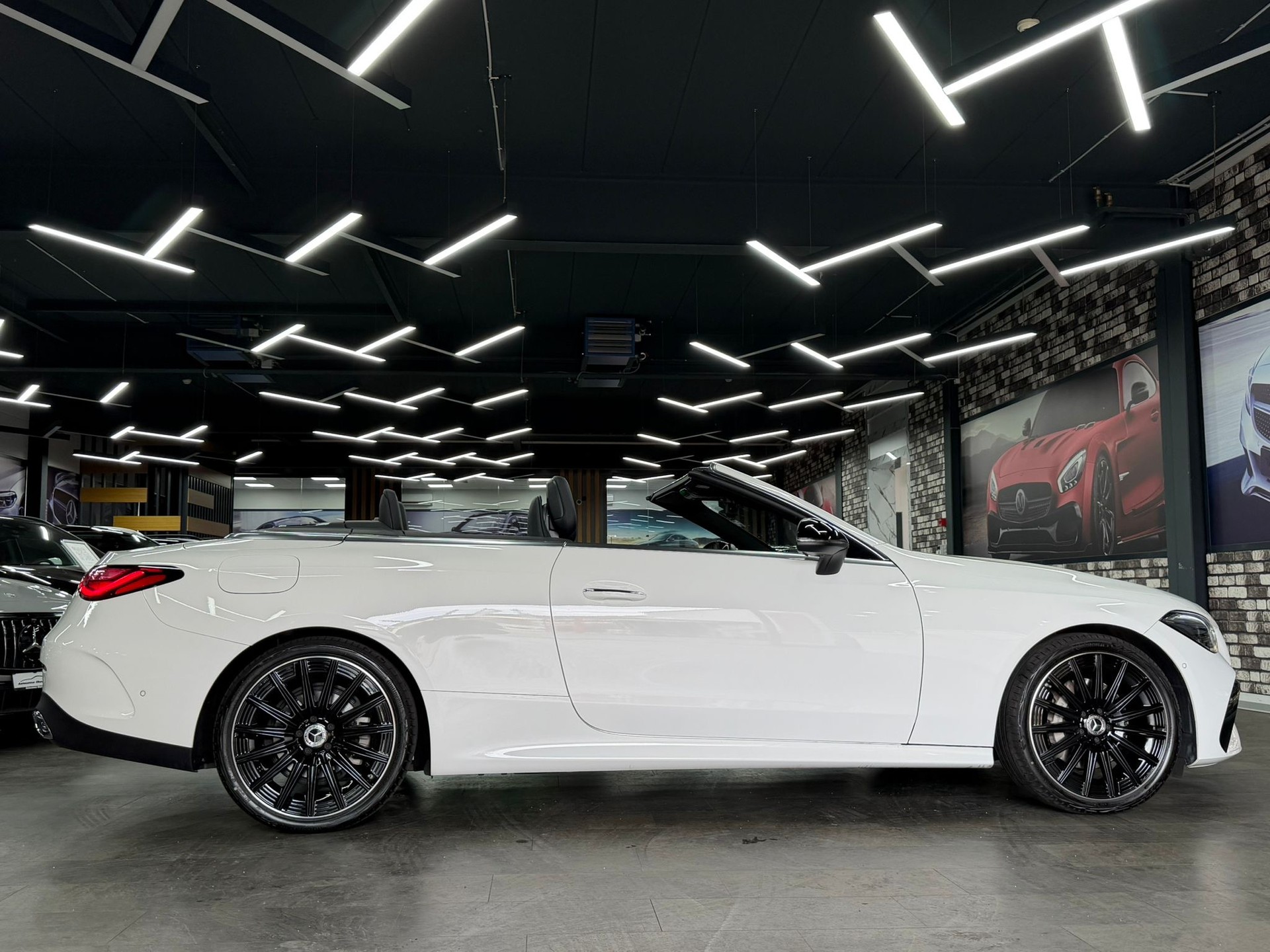 MERCEDES-BENZ CLE 180 AMG Line Cabrio 9G-Tronic-image-16