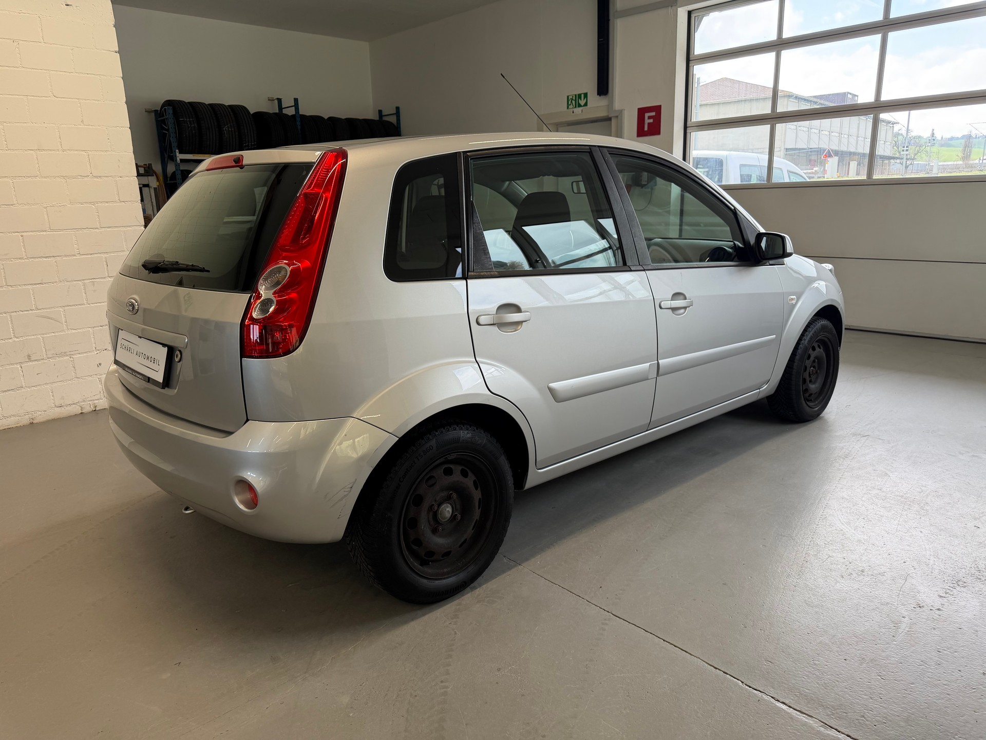 FORD Fiesta 1.4 16V Ambiente-image-4