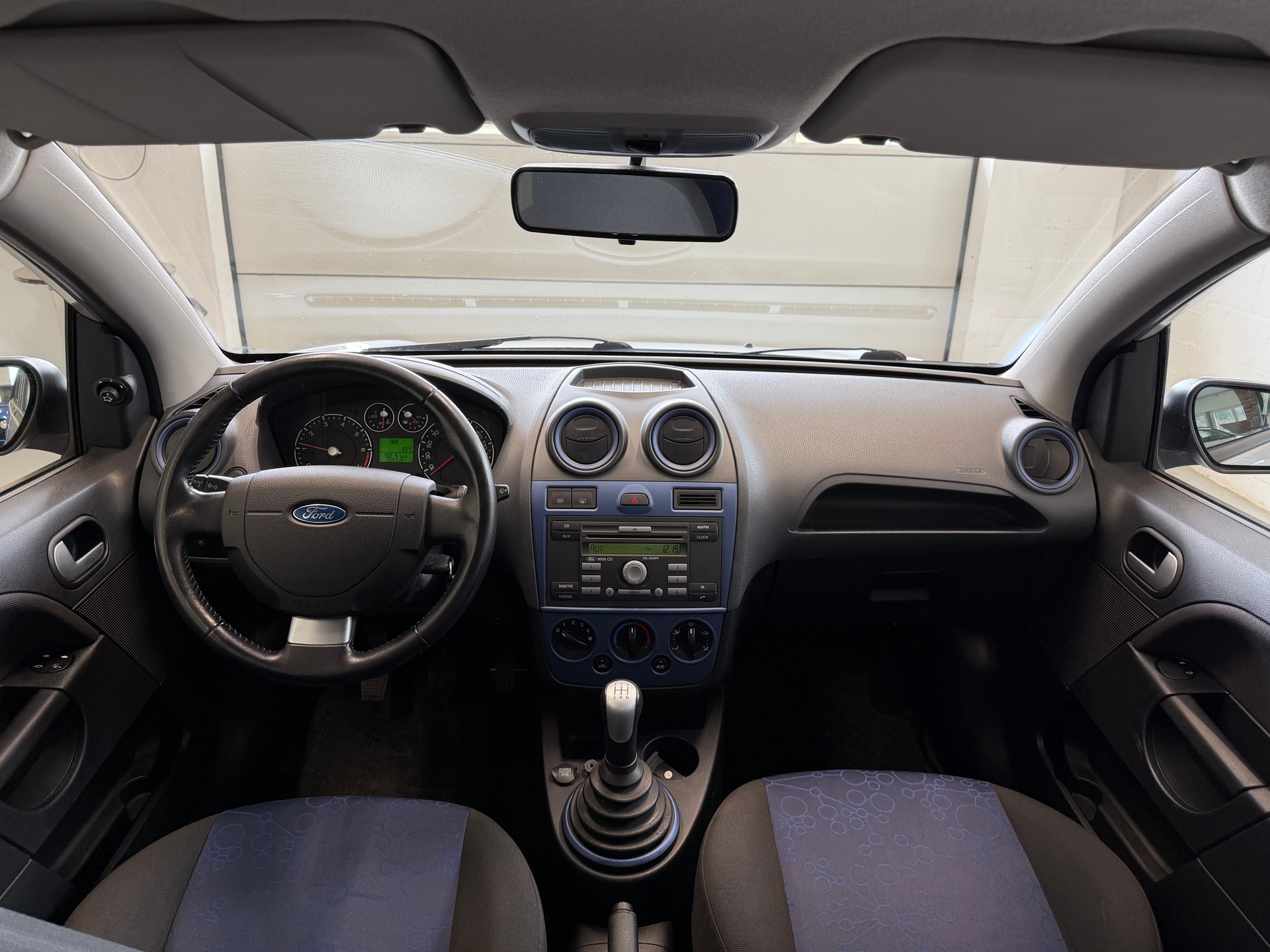 FORD Fiesta 1.4 16V Ambiente-image-12