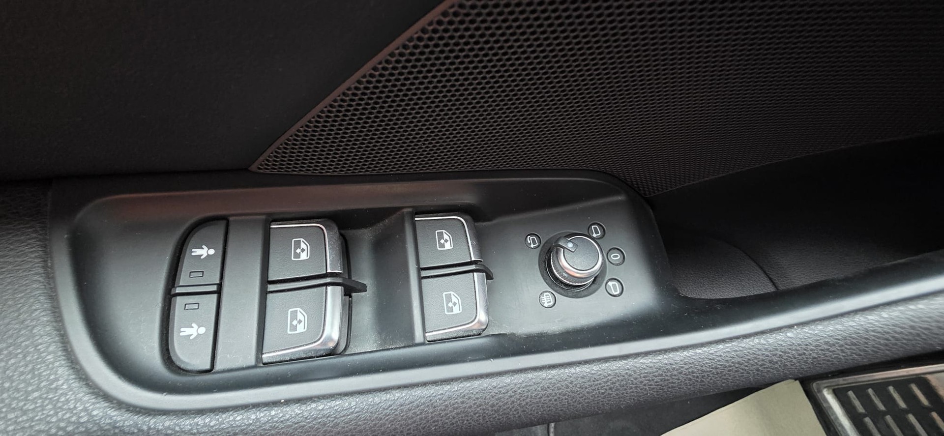 AUDI A3 Sportback 2.0 TFSI Sport quattro S-tronic-image-13