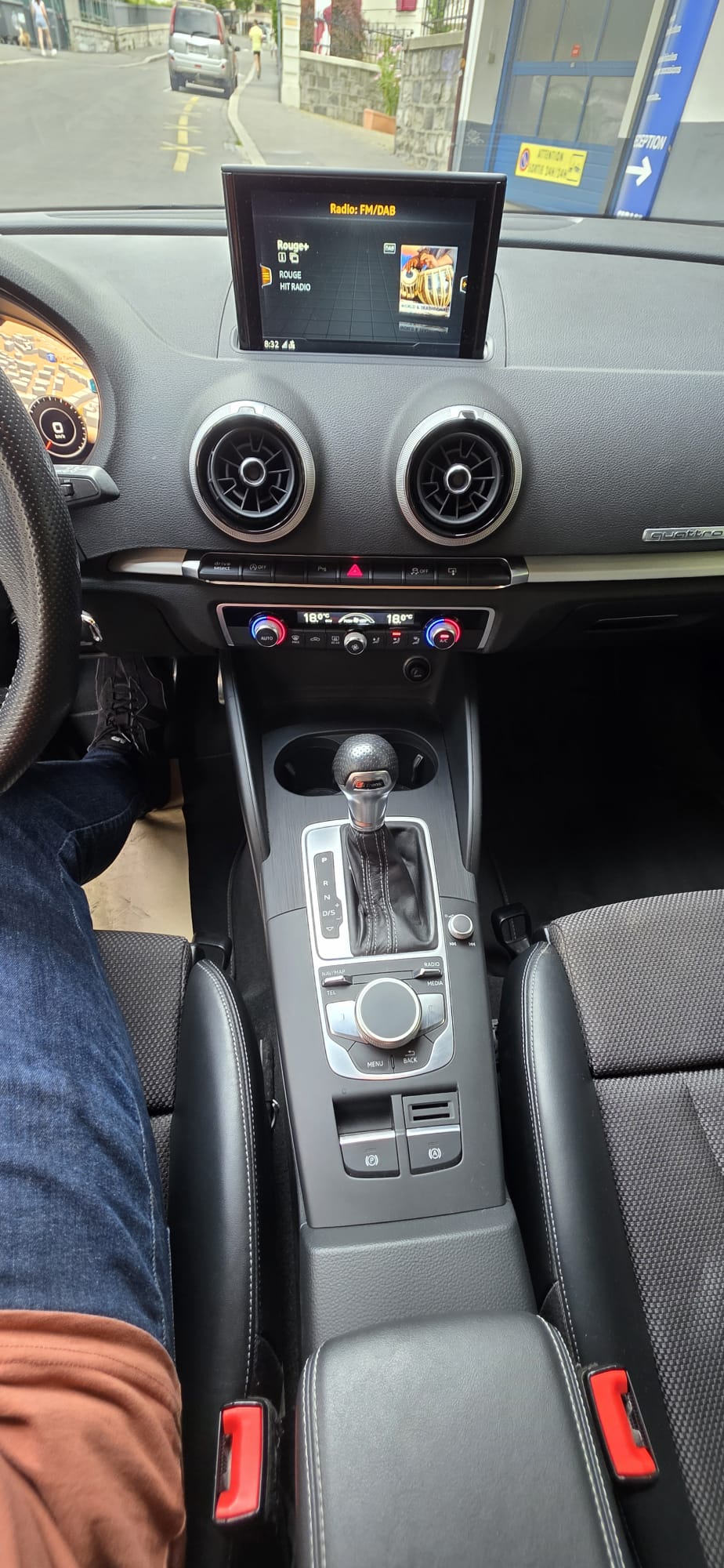 AUDI A3 Sportback 2.0 TFSI Sport quattro S-tronic-image-6