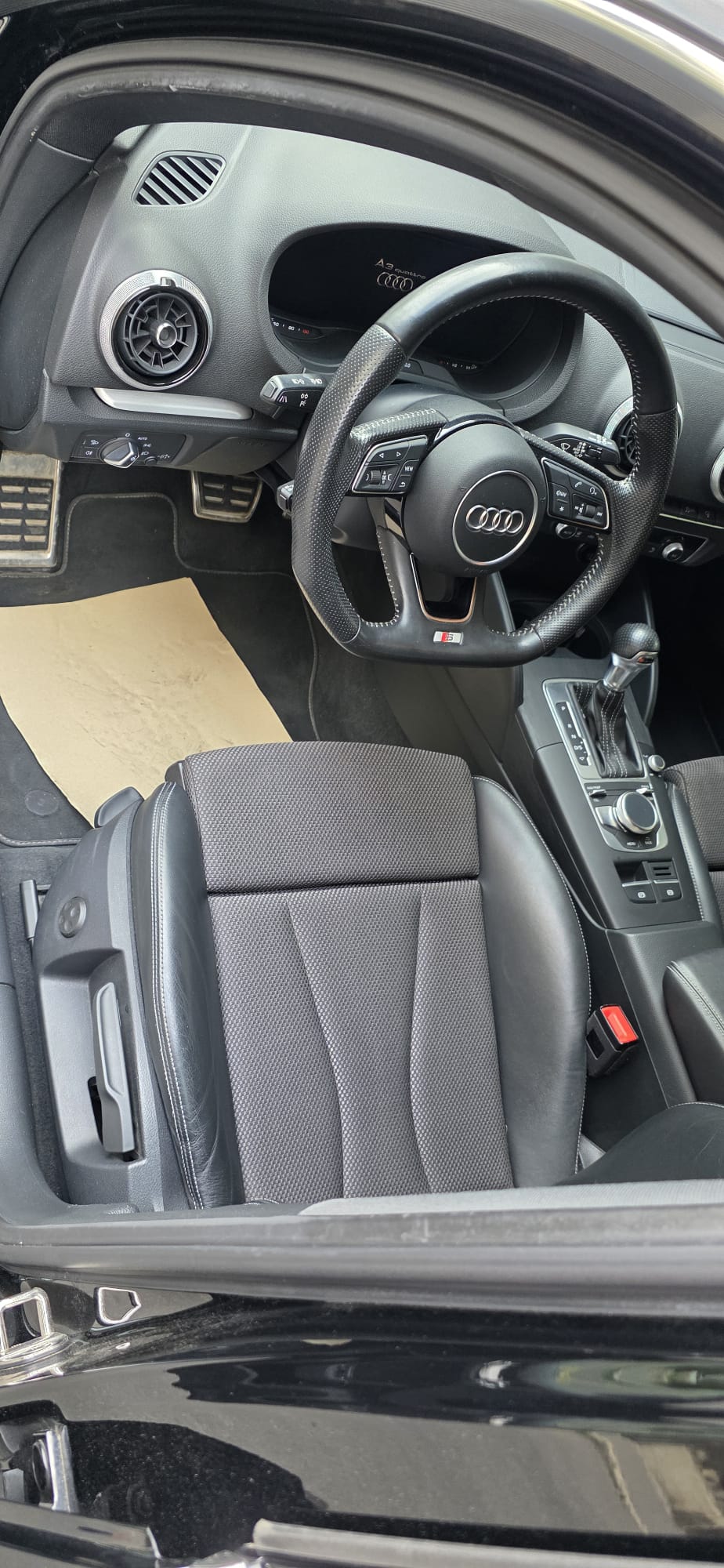 AUDI A3 Sportback 2.0 TFSI Sport quattro S-tronic-image-5