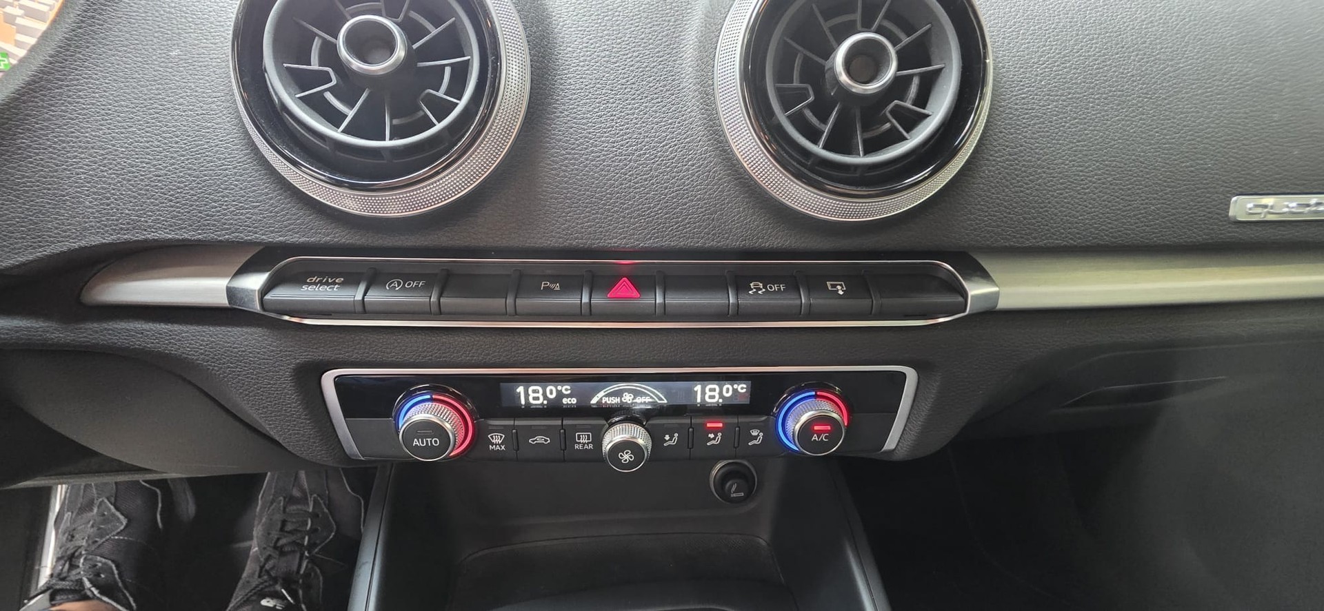AUDI A3 Sportback 2.0 TFSI Sport quattro S-tronic-image-7