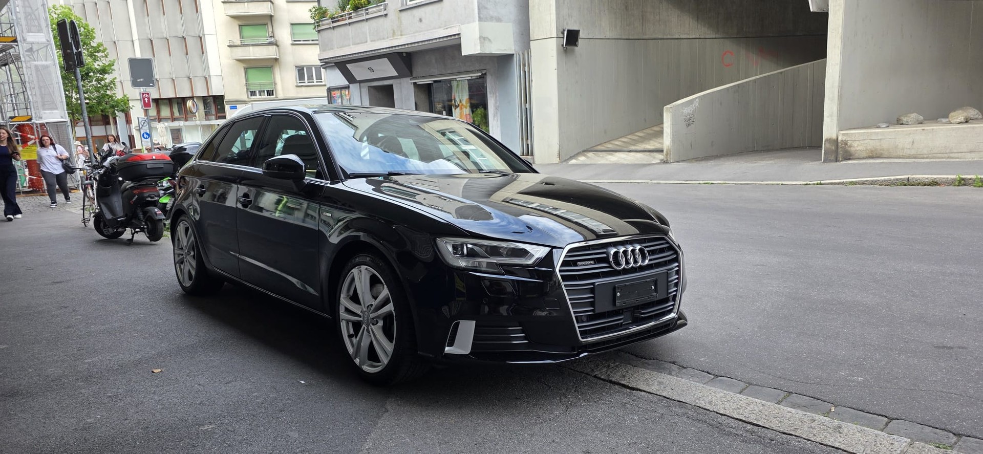 AUDI A3 Sportback 2.0 TFSI Sport quattro S-tronic-image-2