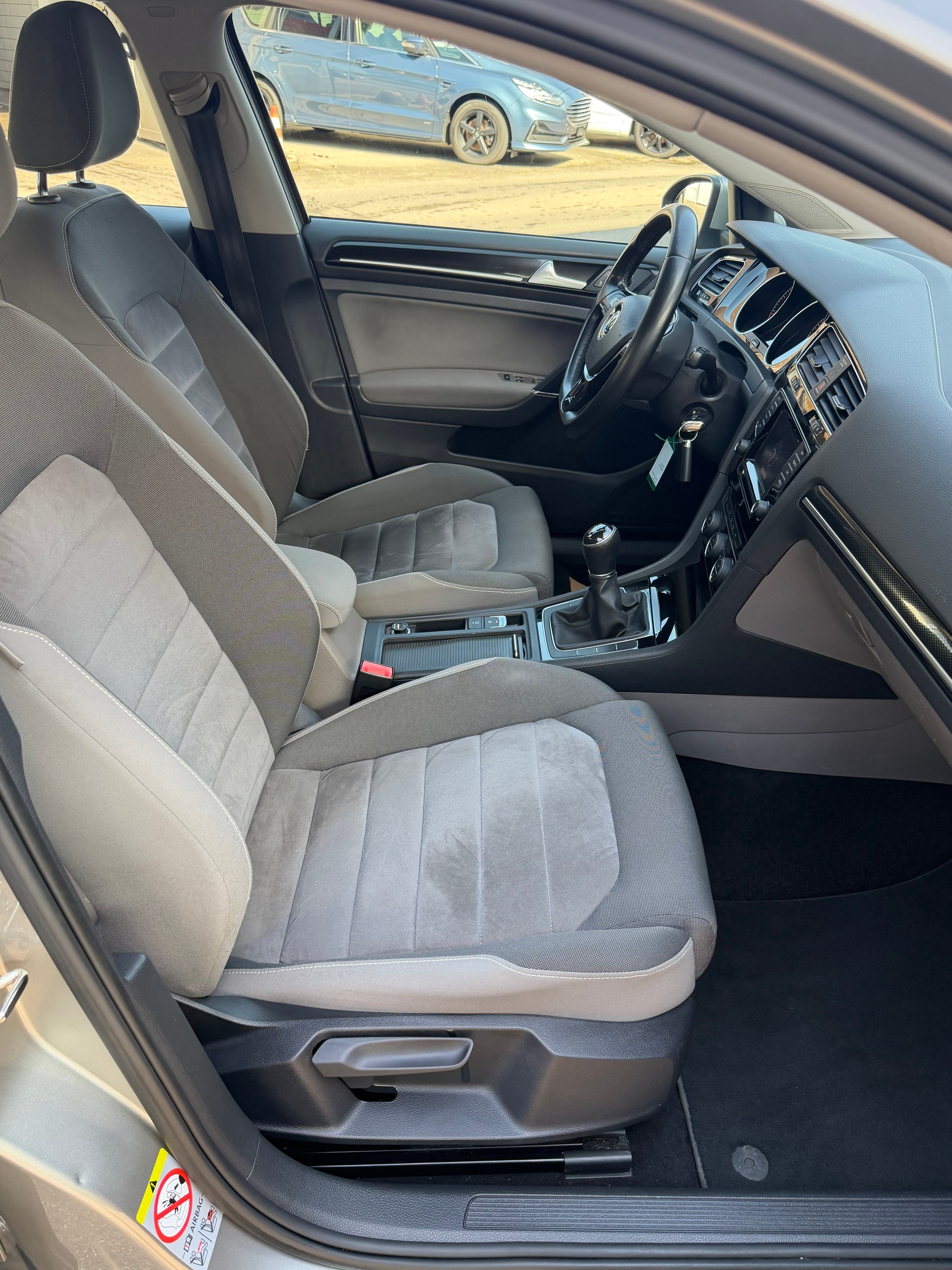 VW Golf 1.4 TSI Highline-image-13