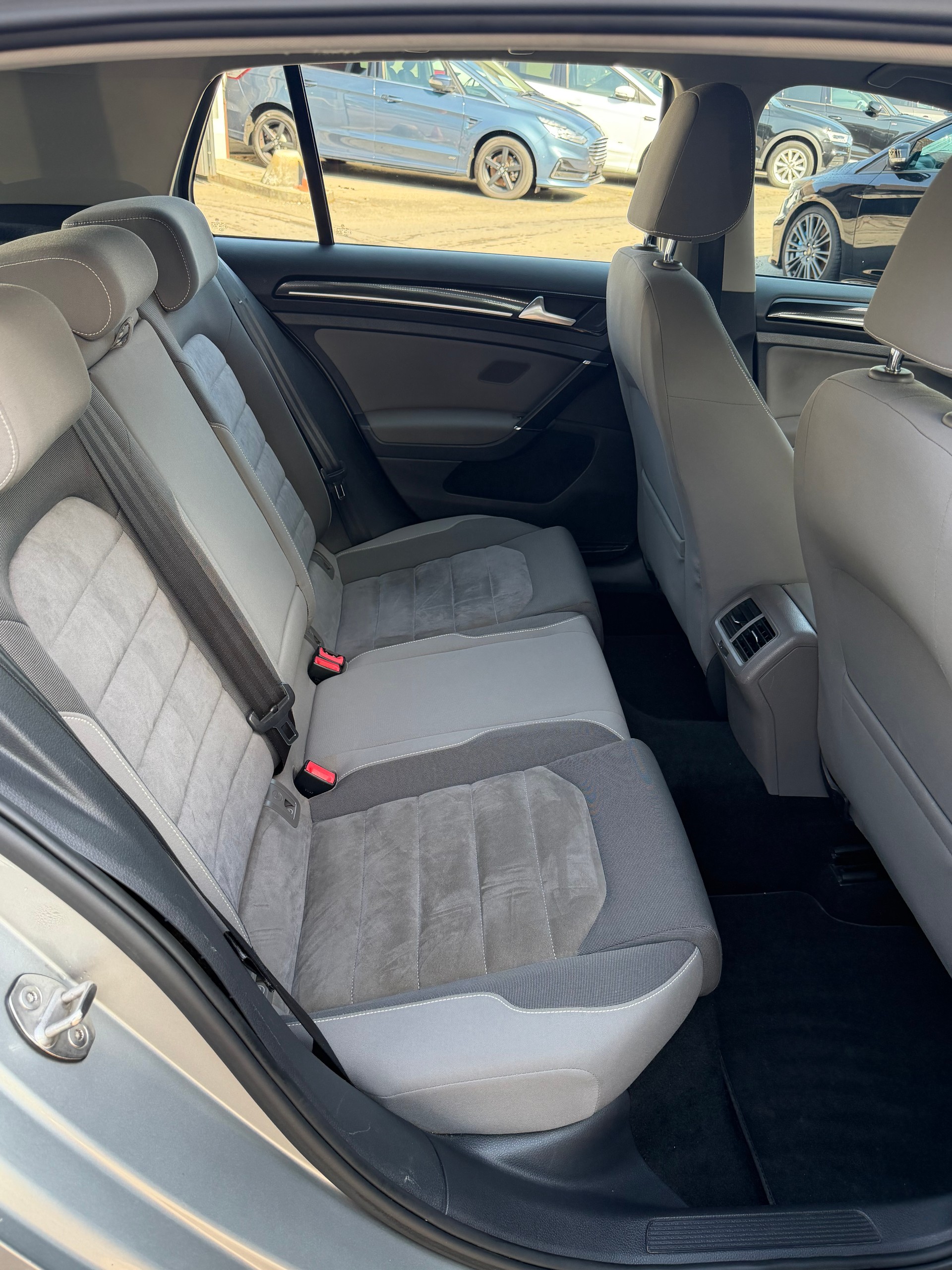 VW Golf 1.4 TSI Highline-image-12