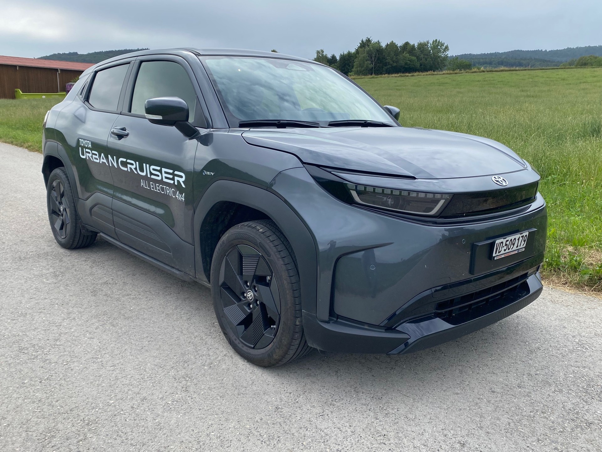 TOYOTA Urban Cruiser 61 kWh Trend AWD-image-0