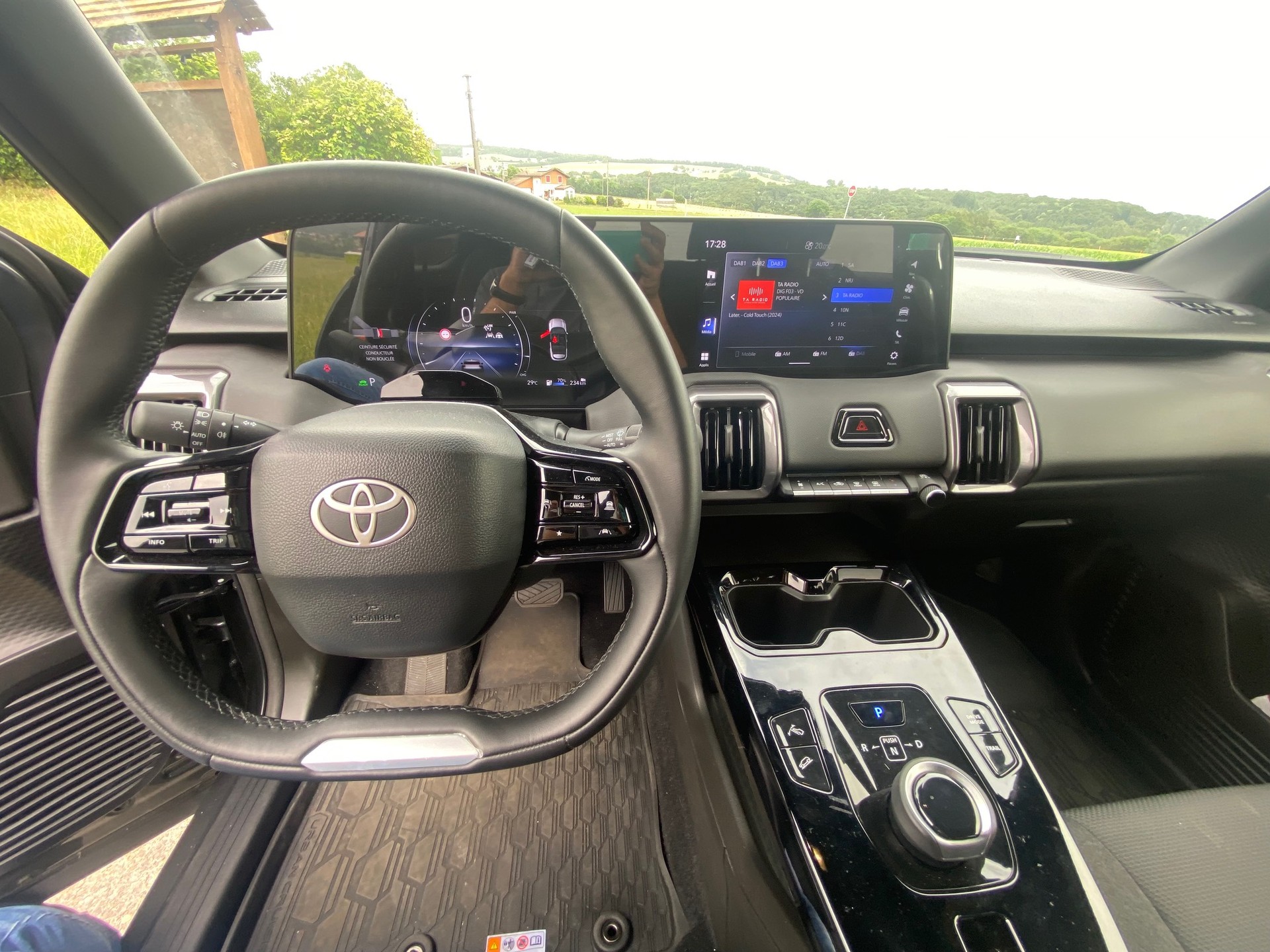 TOYOTA Urban Cruiser 61 kWh Trend AWD-image-6