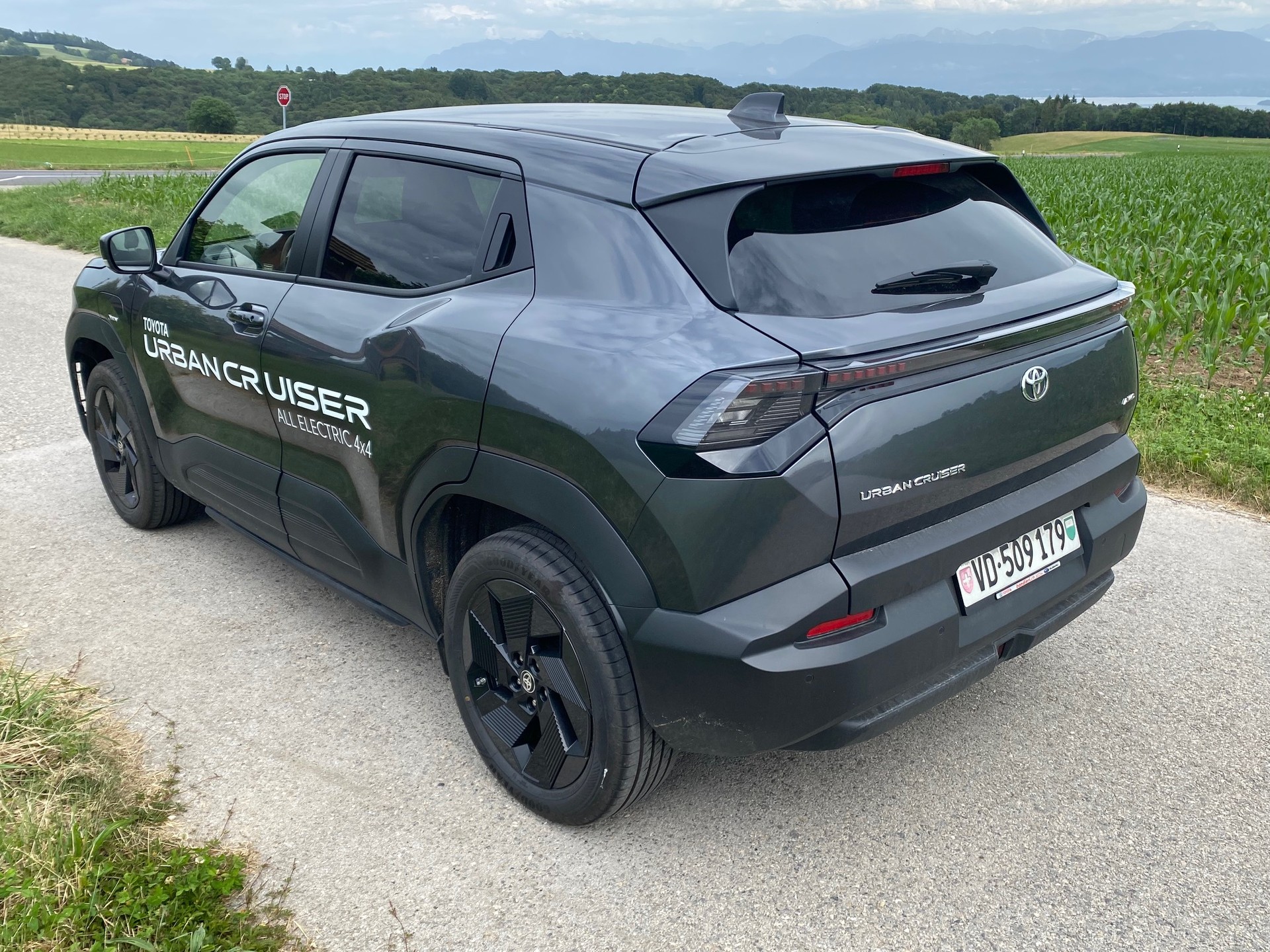 TOYOTA Urban Cruiser 61 kWh Trend AWD-image-2