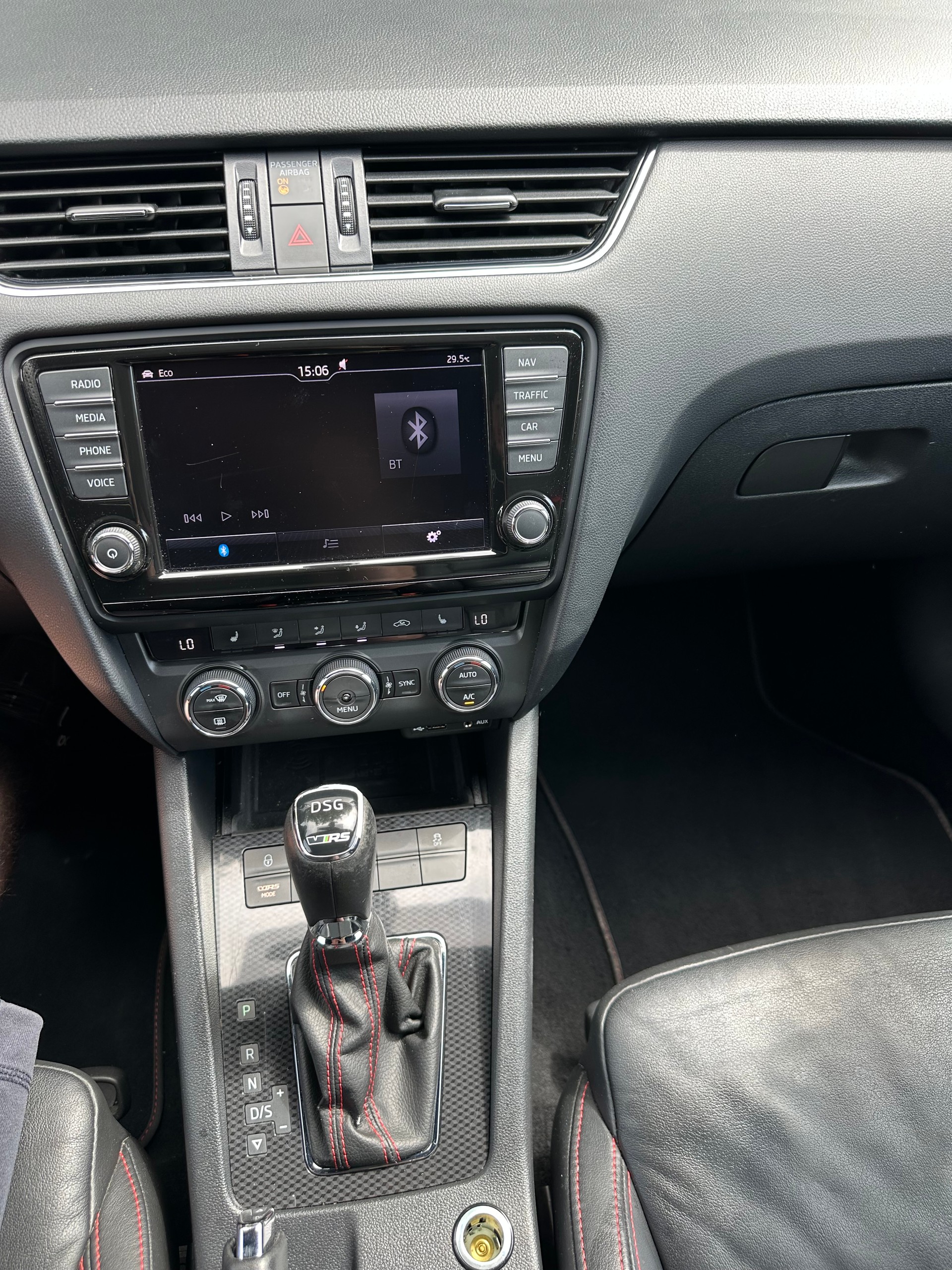 SKODA Octavia Combi 2.0 TDI RS 4x4 DSG-image-11