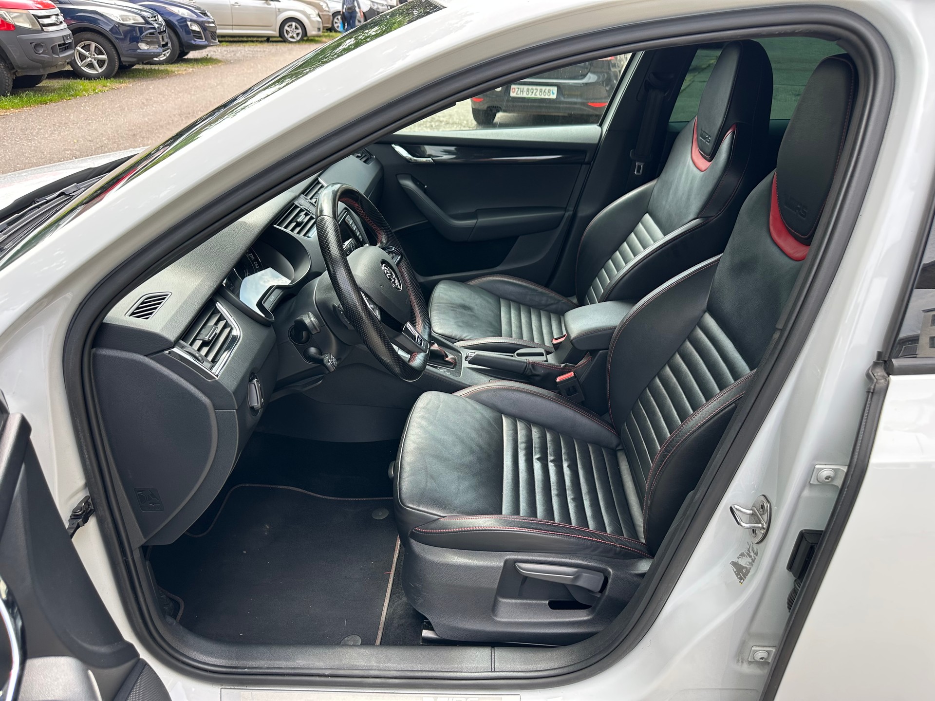 SKODA Octavia Combi 2.0 TDI RS 4x4 DSG-image-9