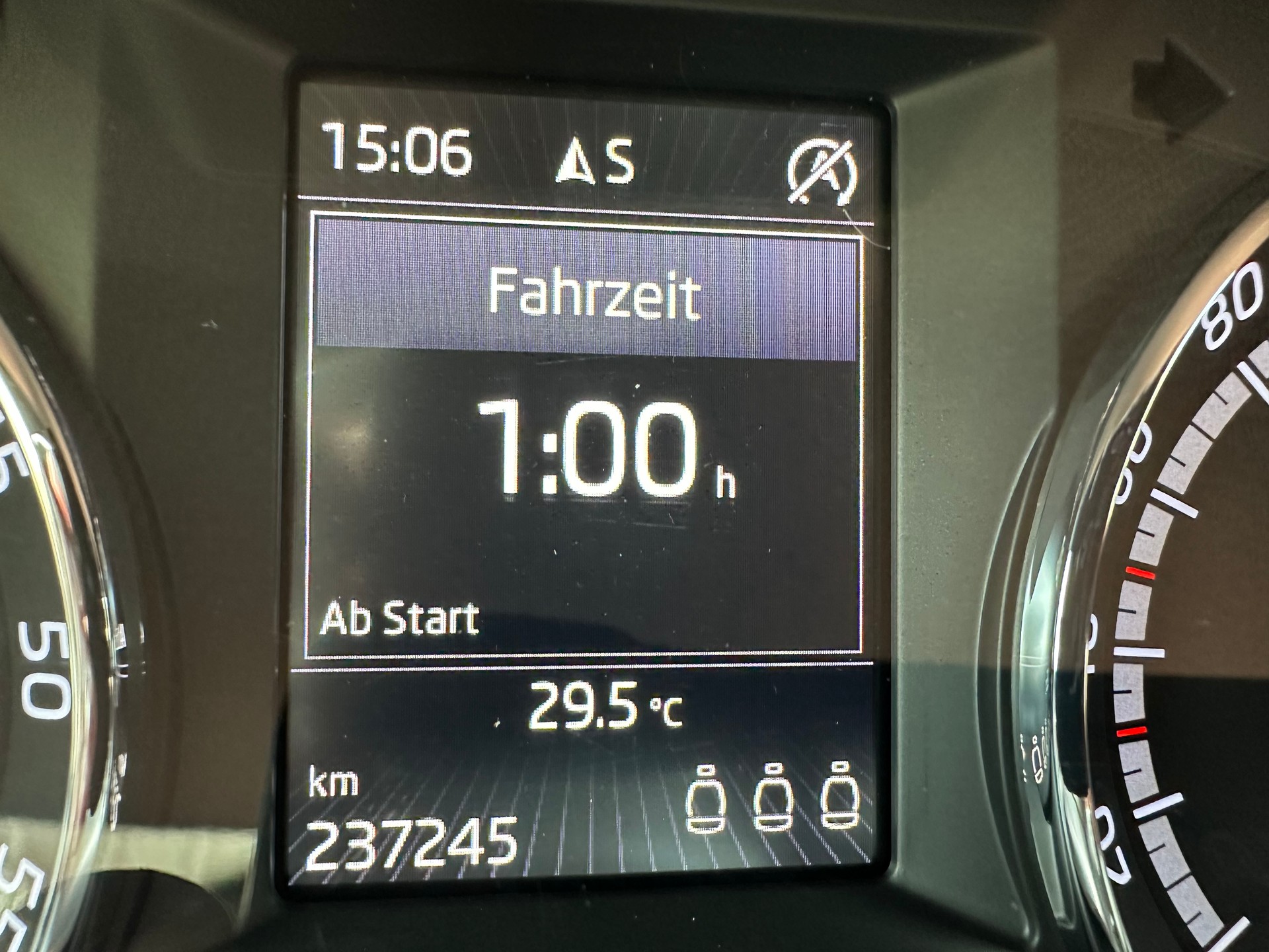 SKODA Octavia Combi 2.0 TDI RS 4x4 DSG-image-13