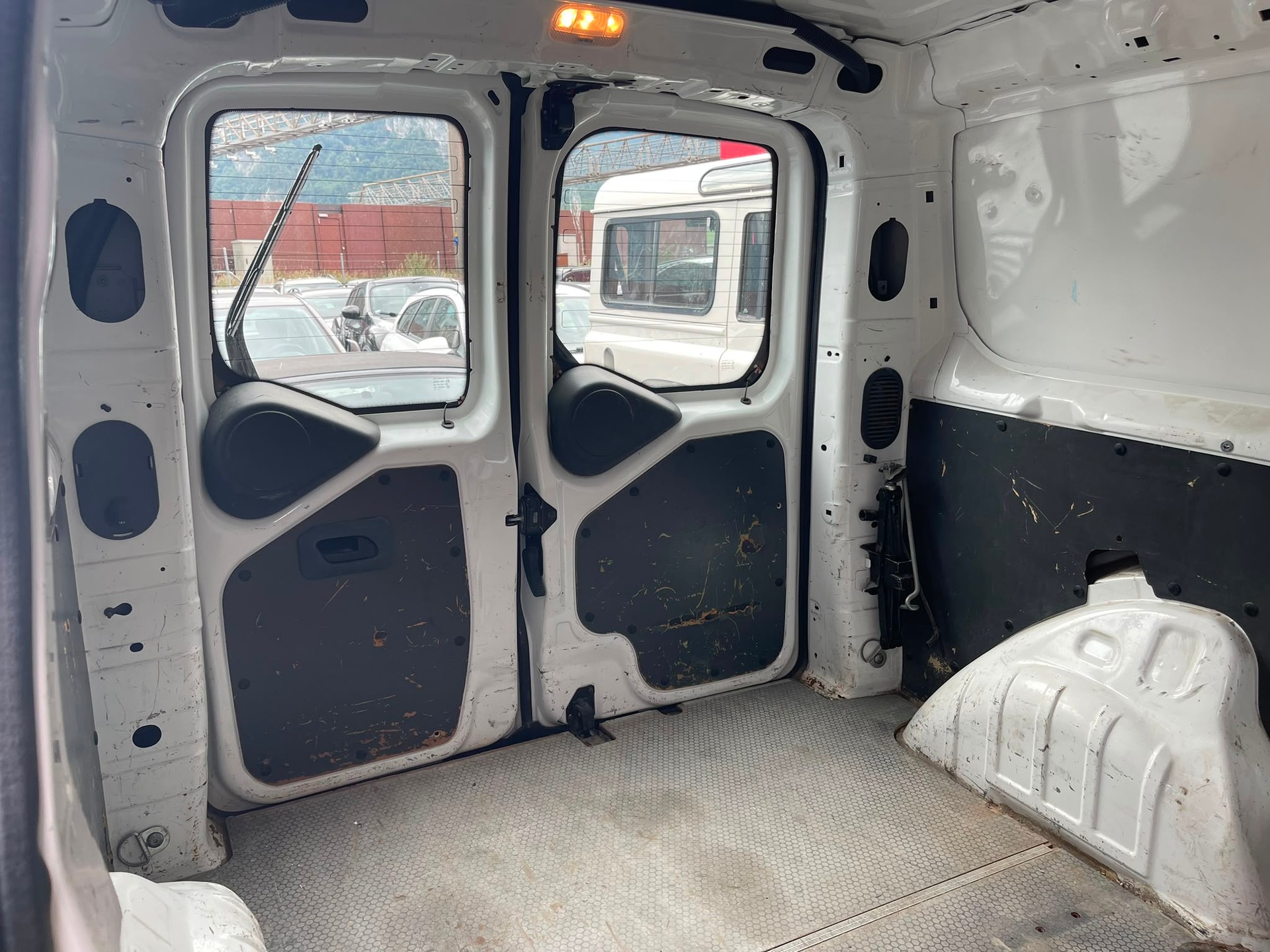 TOYOTA Proace 1.6D Glass Van Terra L2H1-image-7