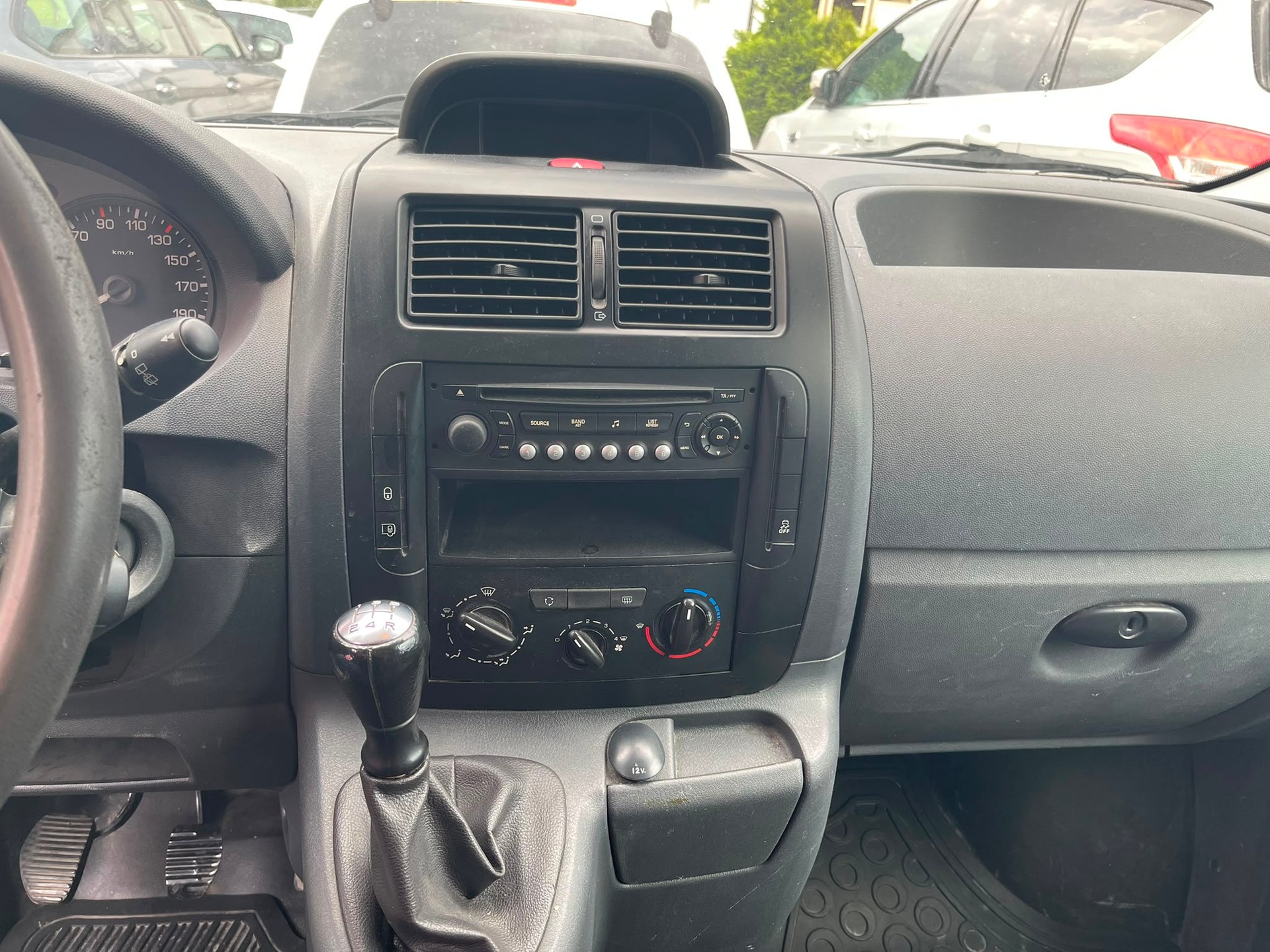 TOYOTA Proace 1.6D Glass Van Terra L2H1-image-4