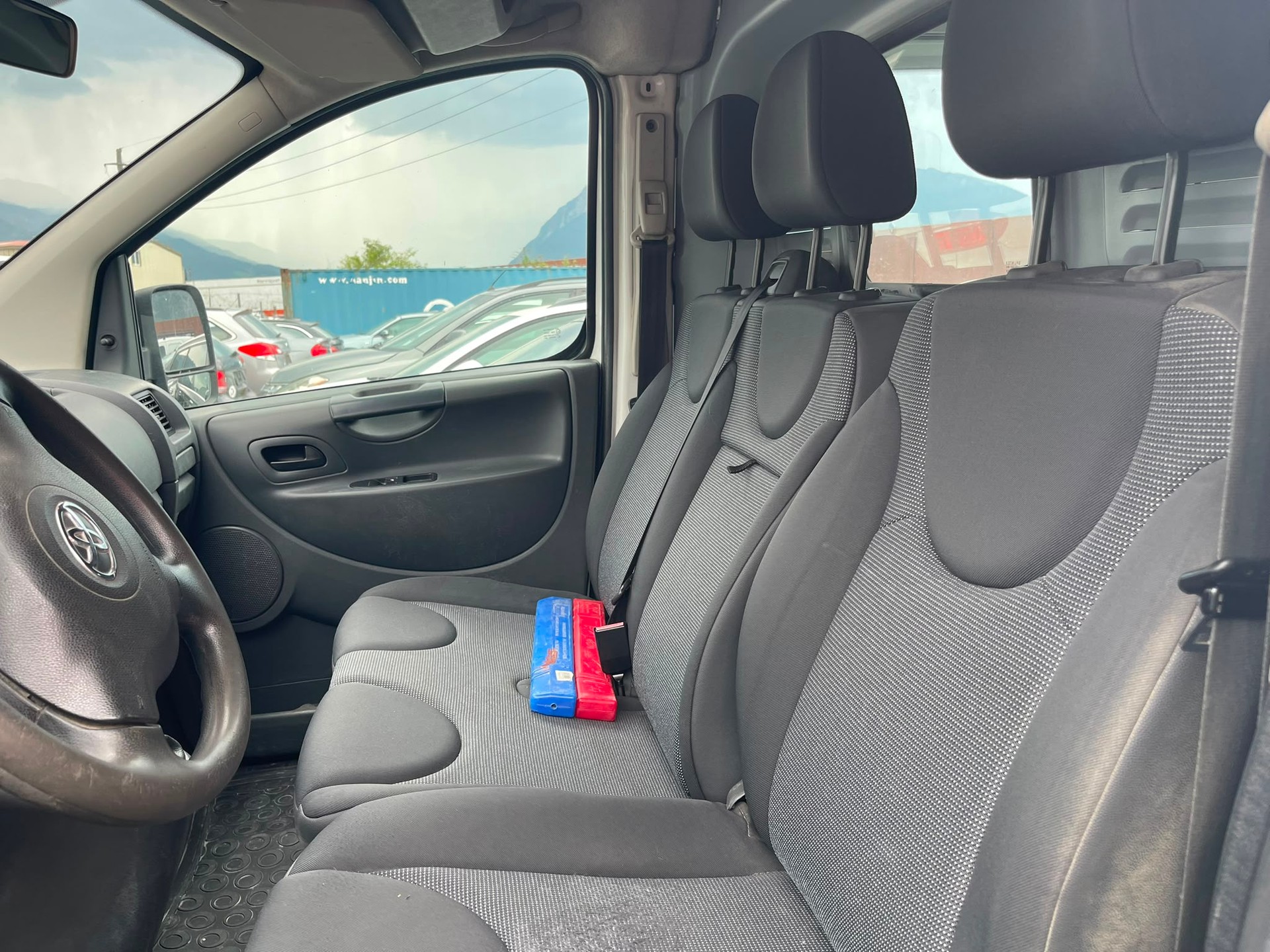 TOYOTA Proace 1.6D Glass Van Terra L2H1-image-6