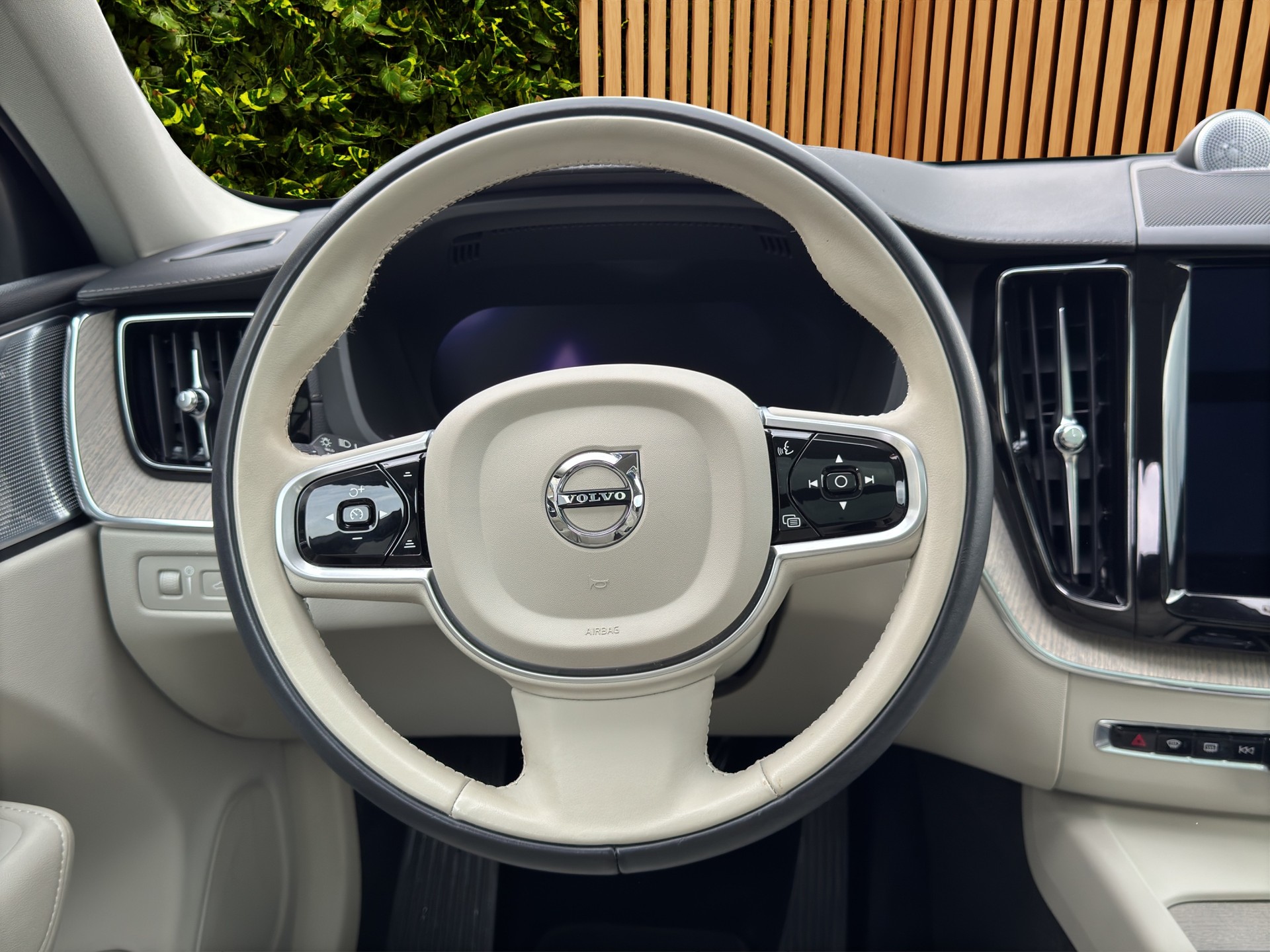 VOLVO XC60 2.0 T8 TE Inscription eAWD-image-10