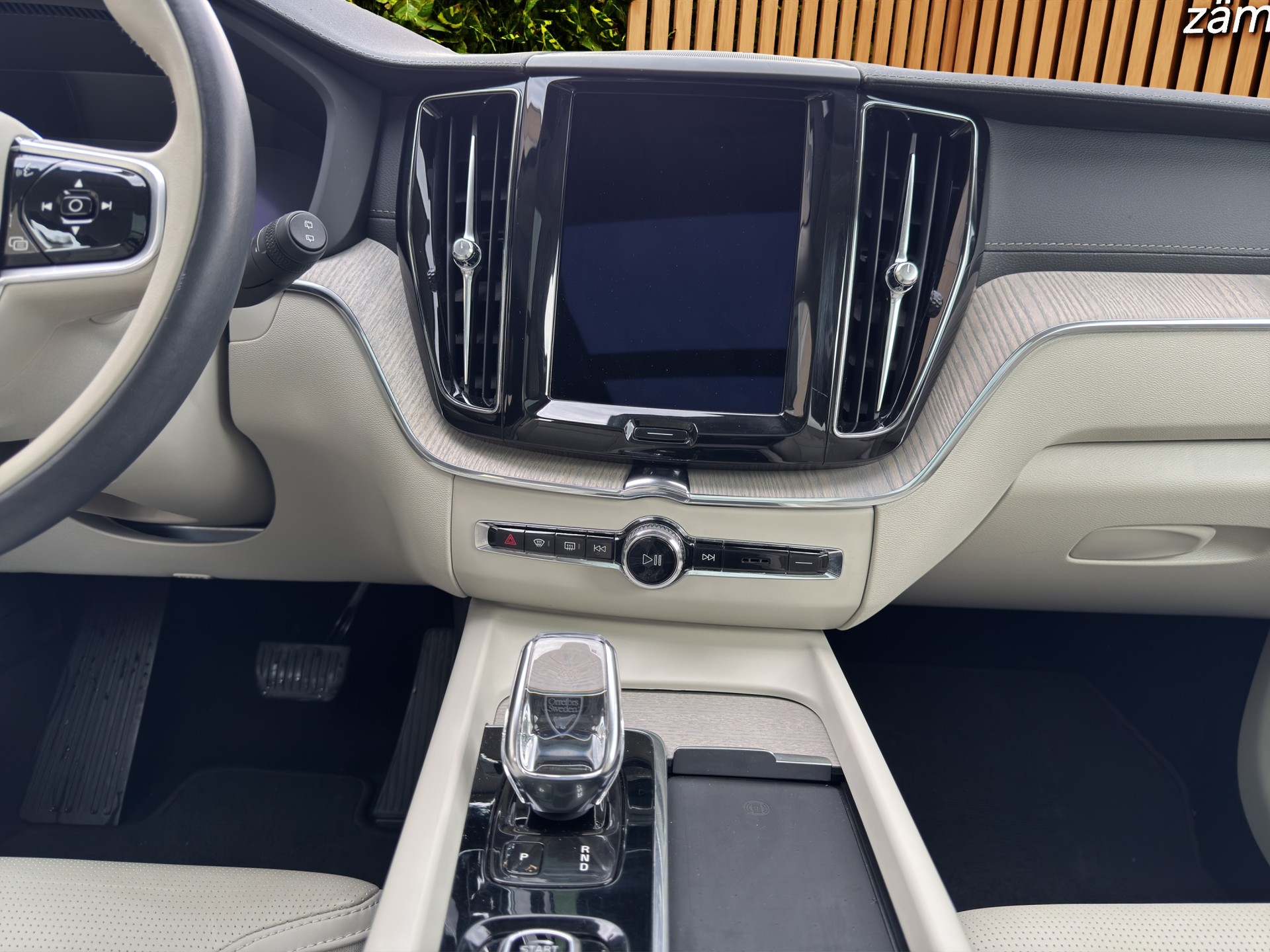 VOLVO XC60 2.0 T8 TE Inscription eAWD-image-11