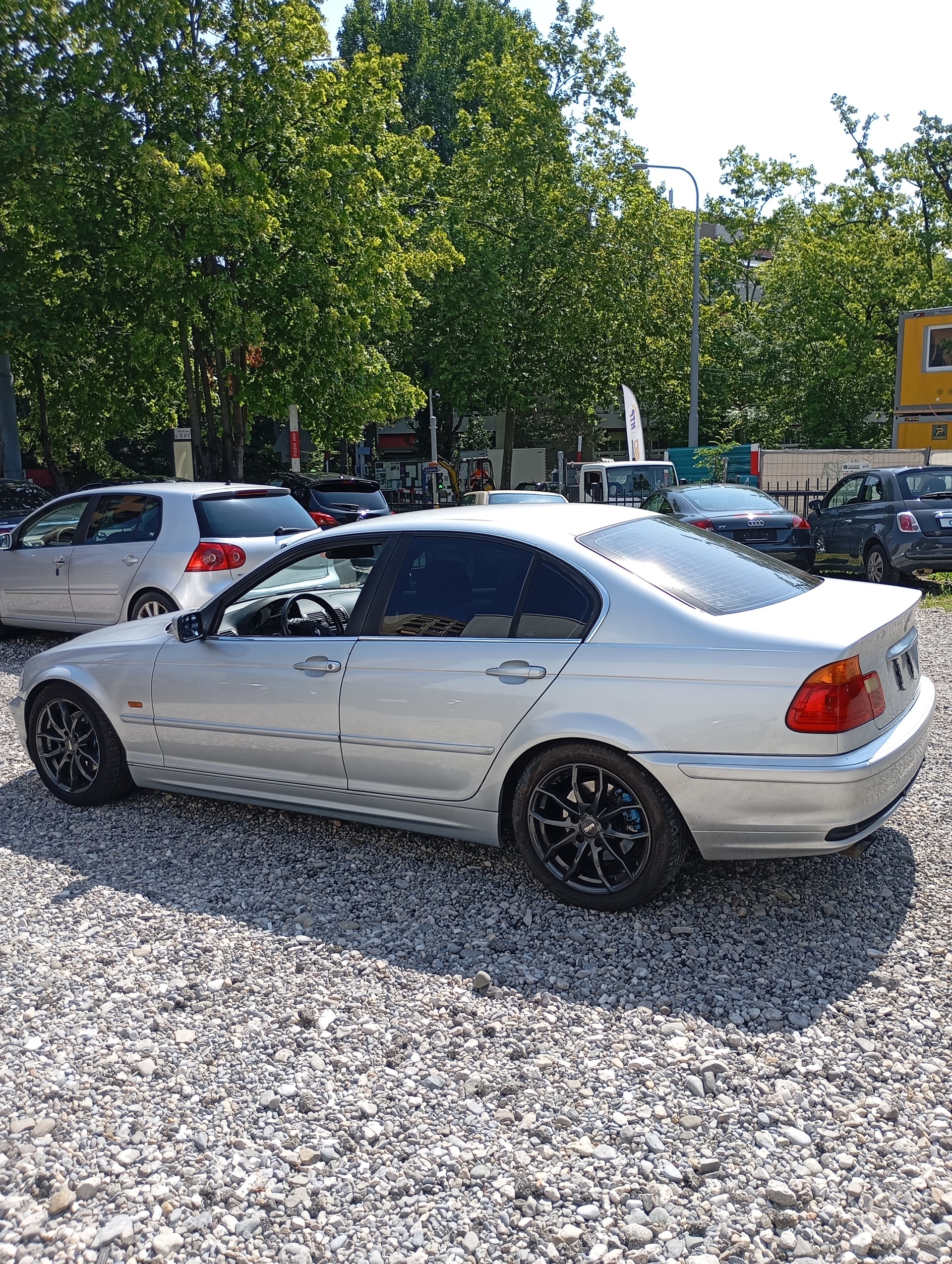 BMW 328i-image-9