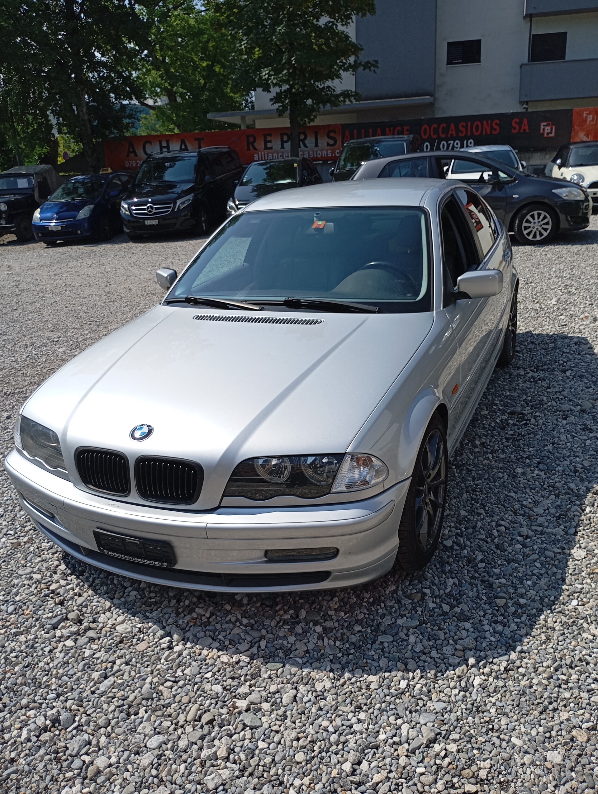 BMW 328i-image-0