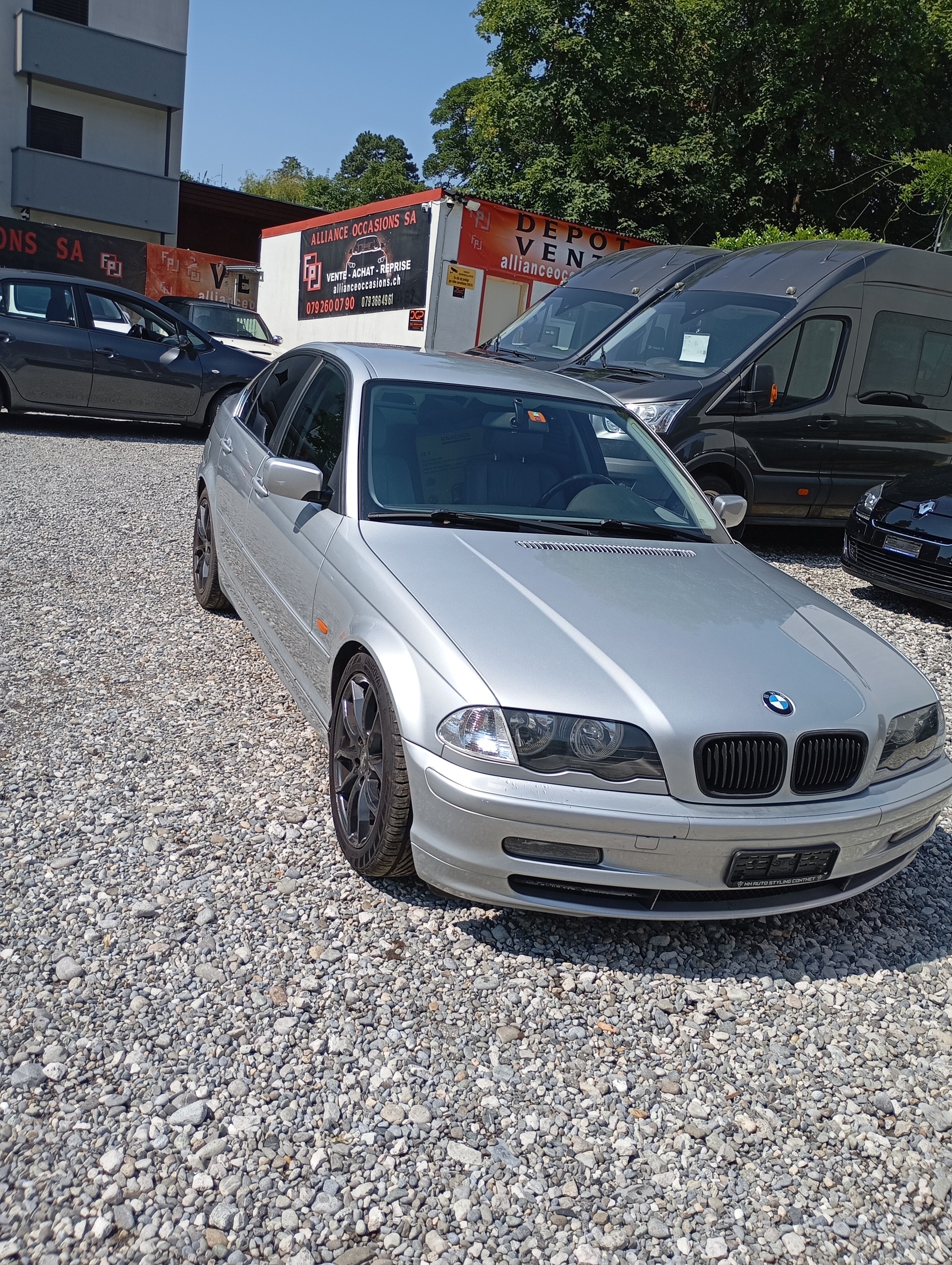 BMW 328i-image-3