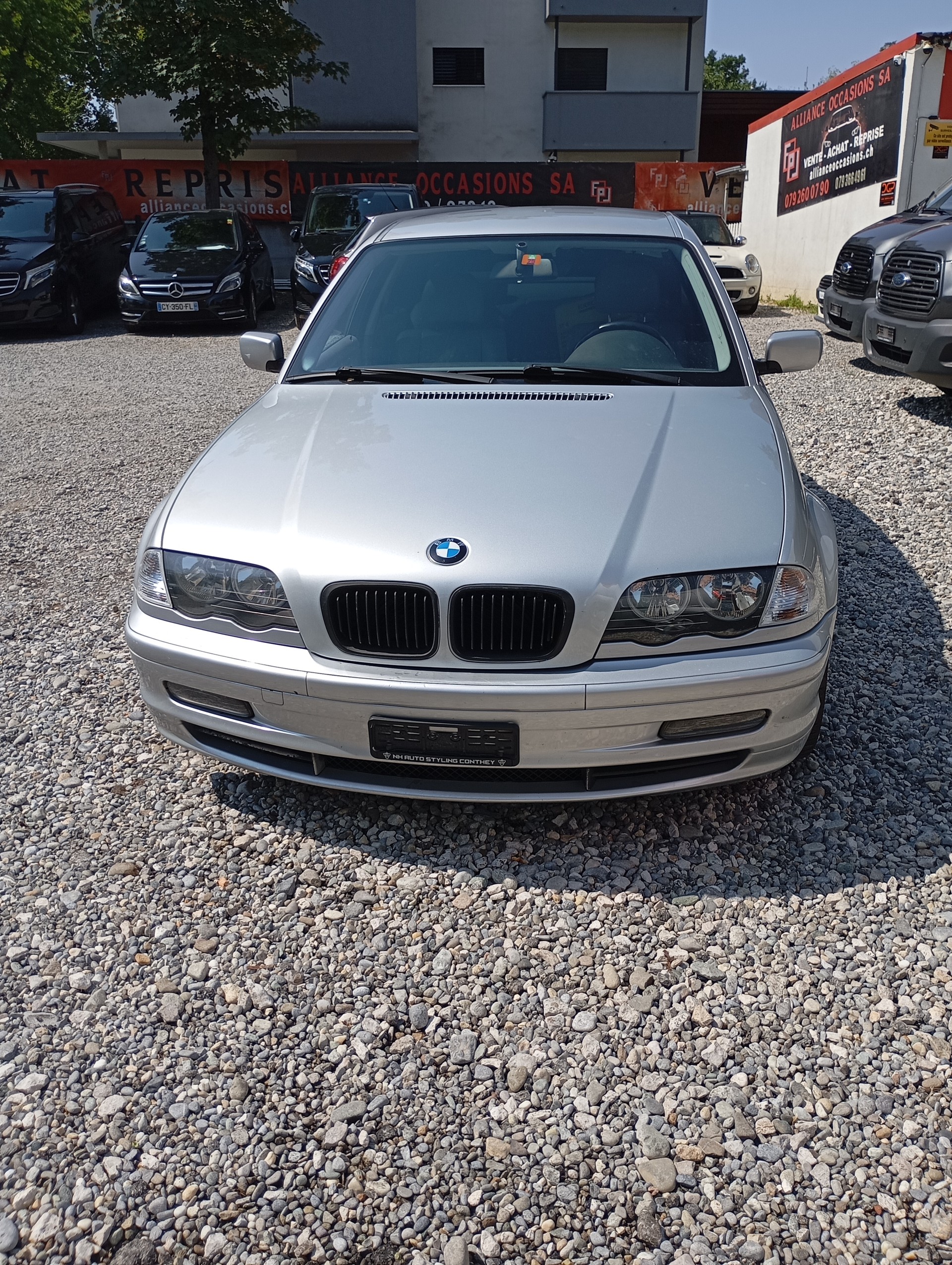 BMW 328i-image-1