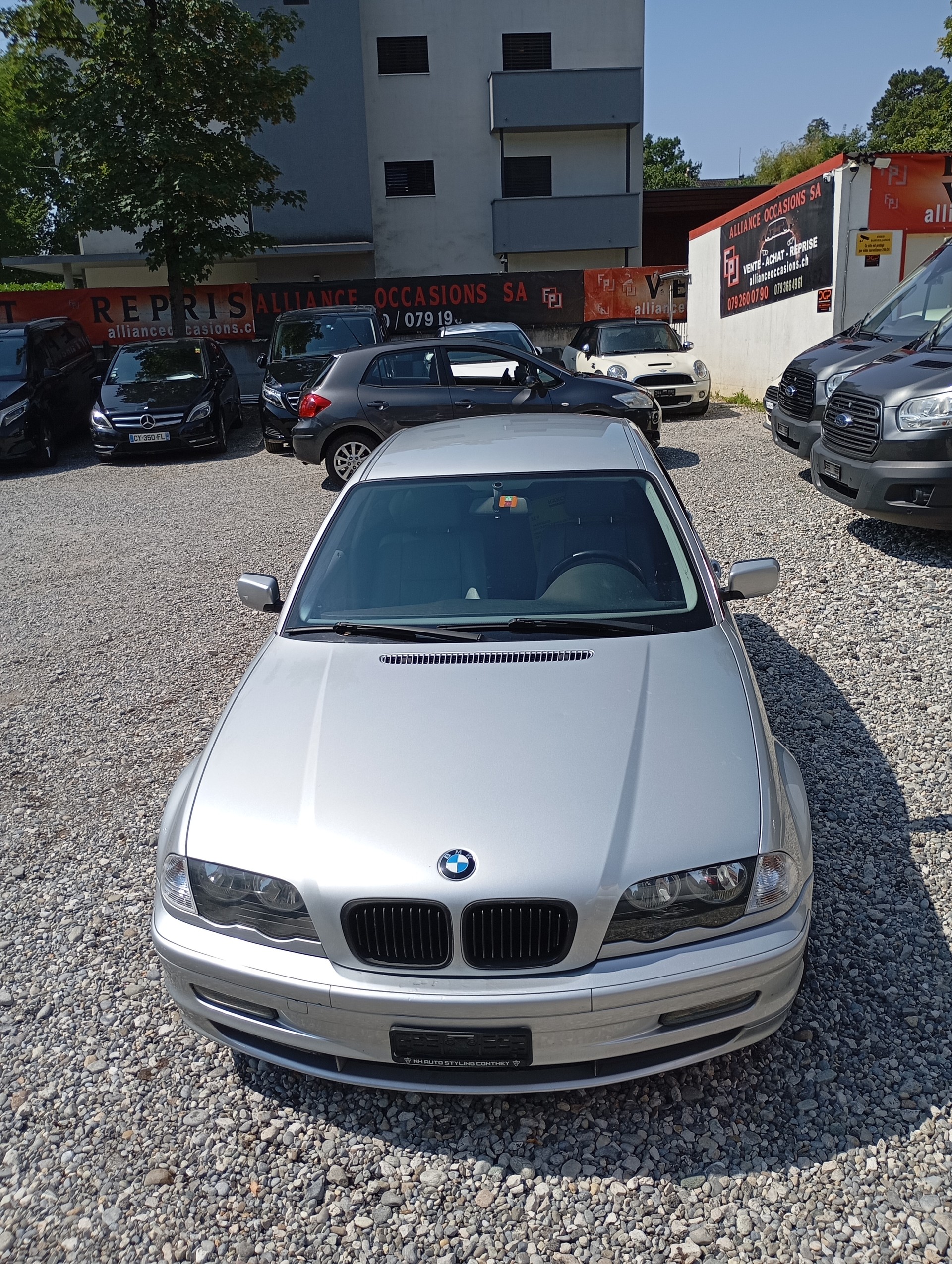 BMW 328i-image-2