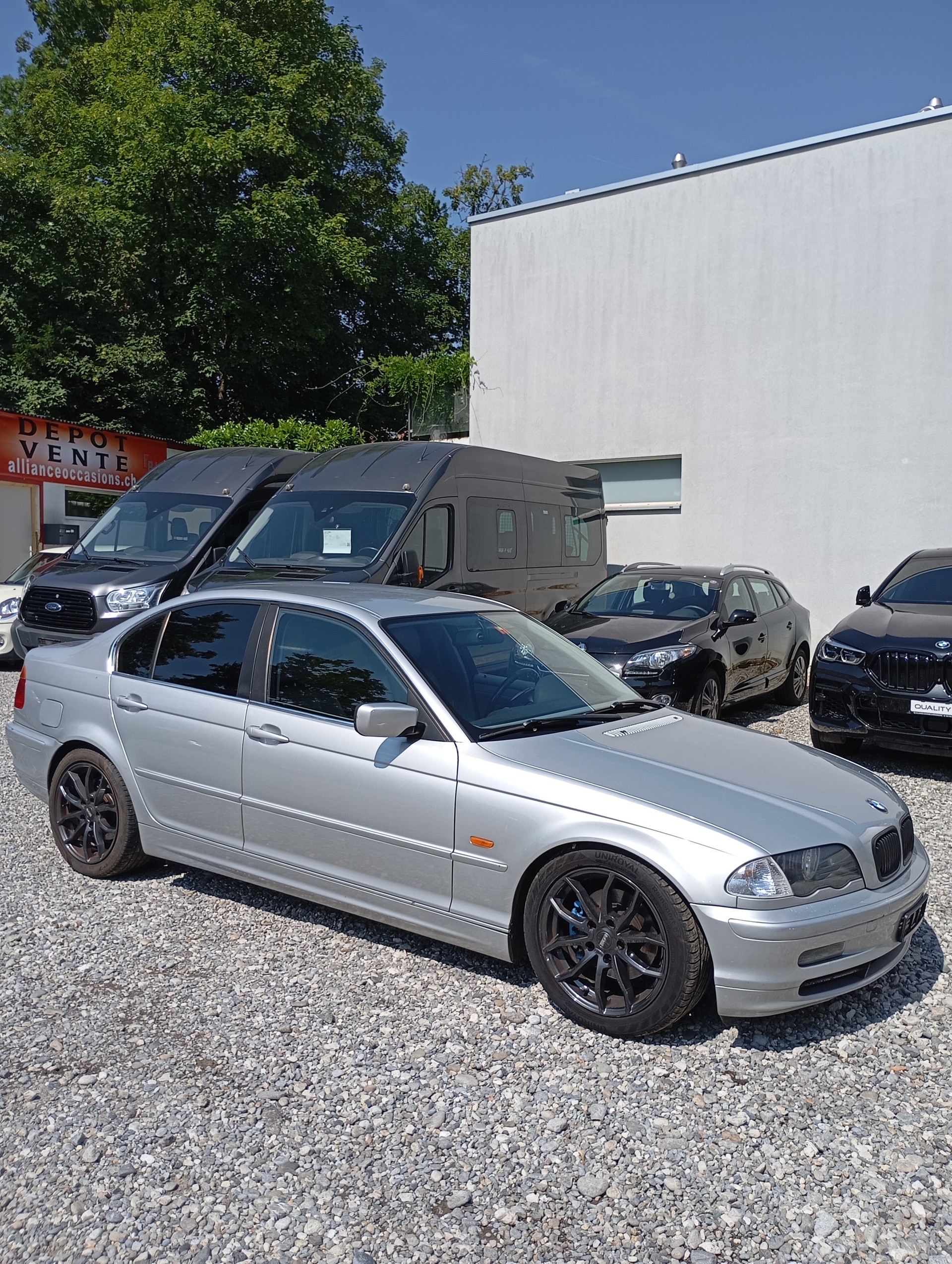BMW 328i-image-4