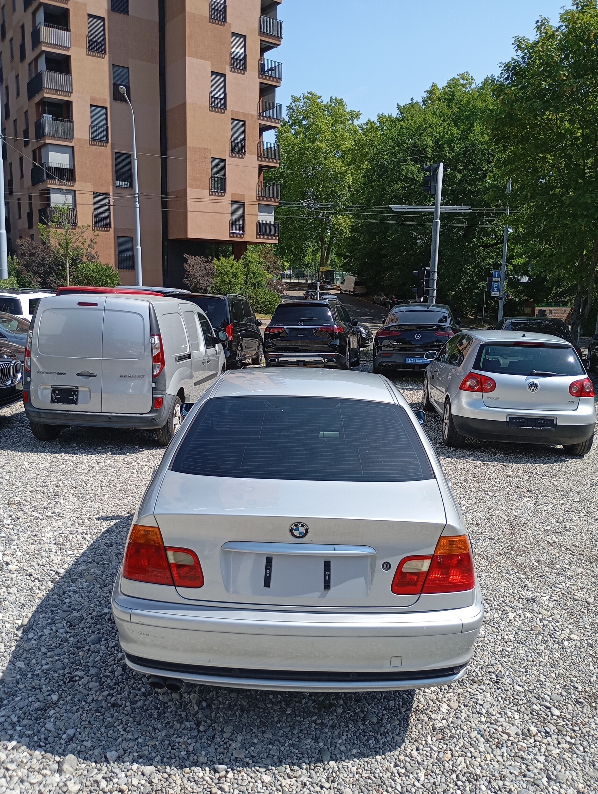 BMW 328i-image-6