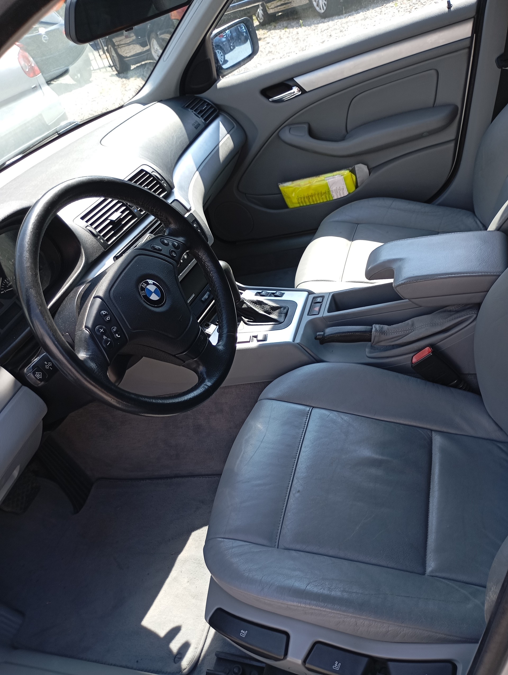 BMW 328i-image-11