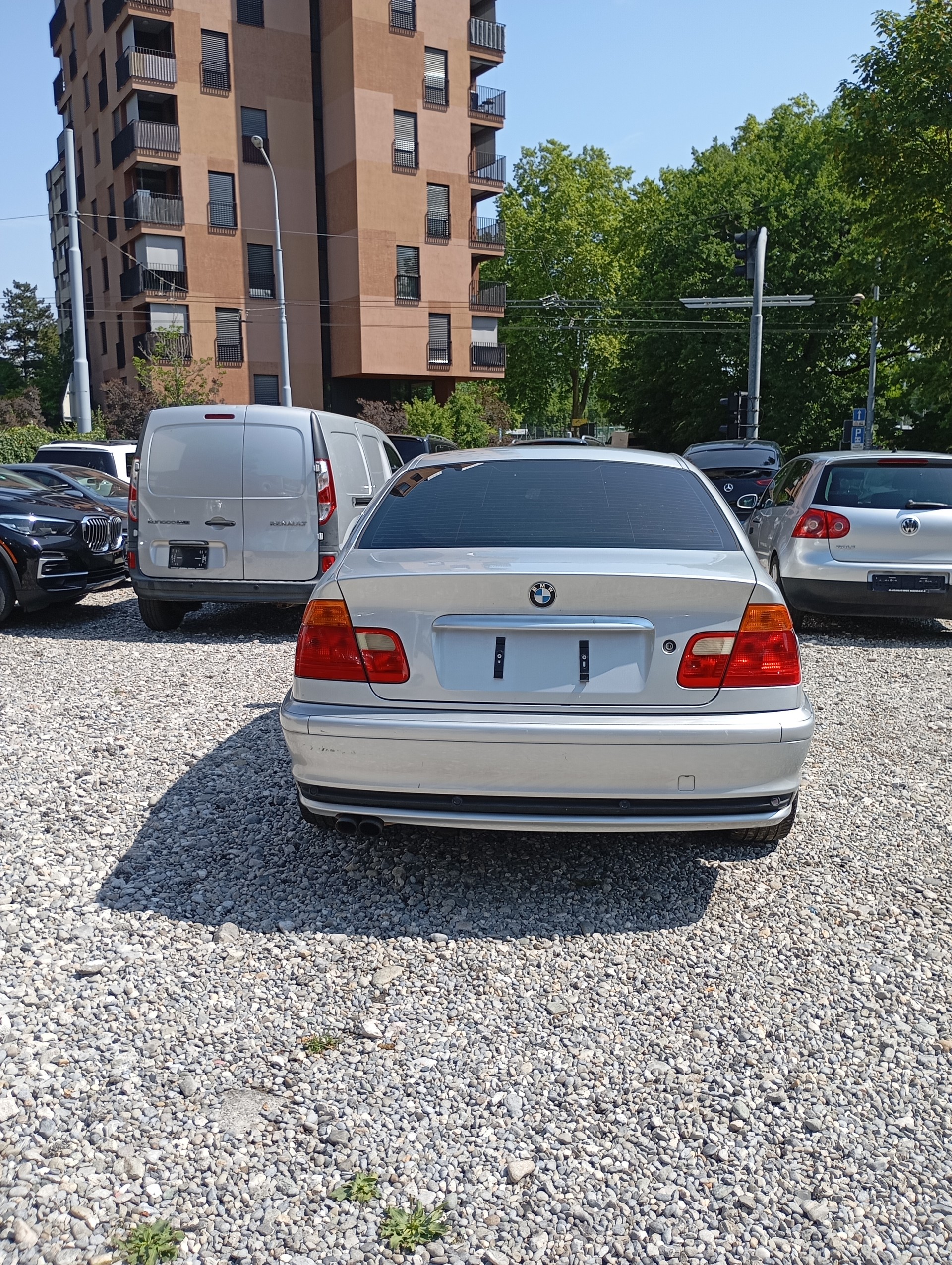BMW 328i-image-7
