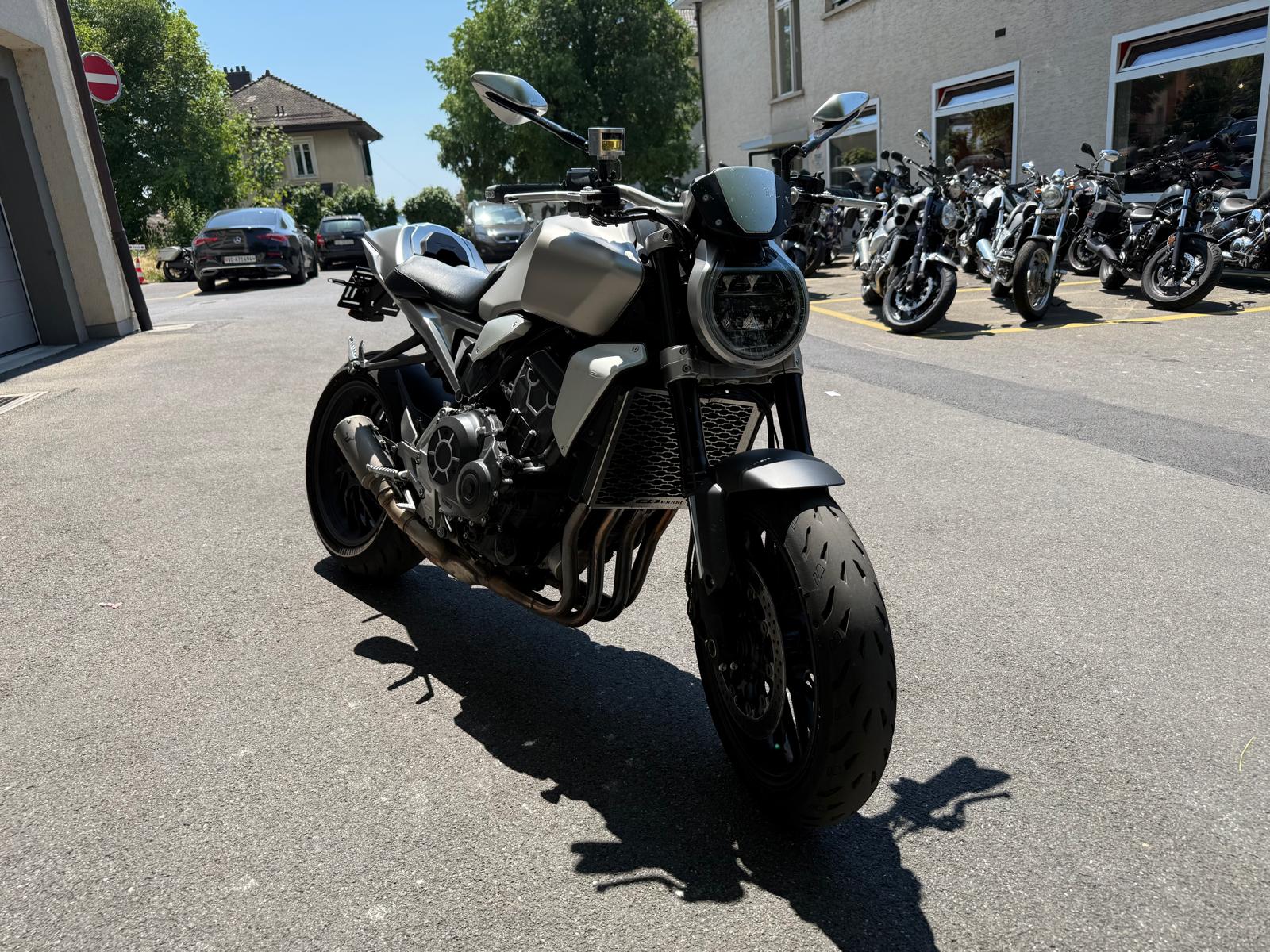 HONDA CB 1000 R Silver Edition-showroom-element-1