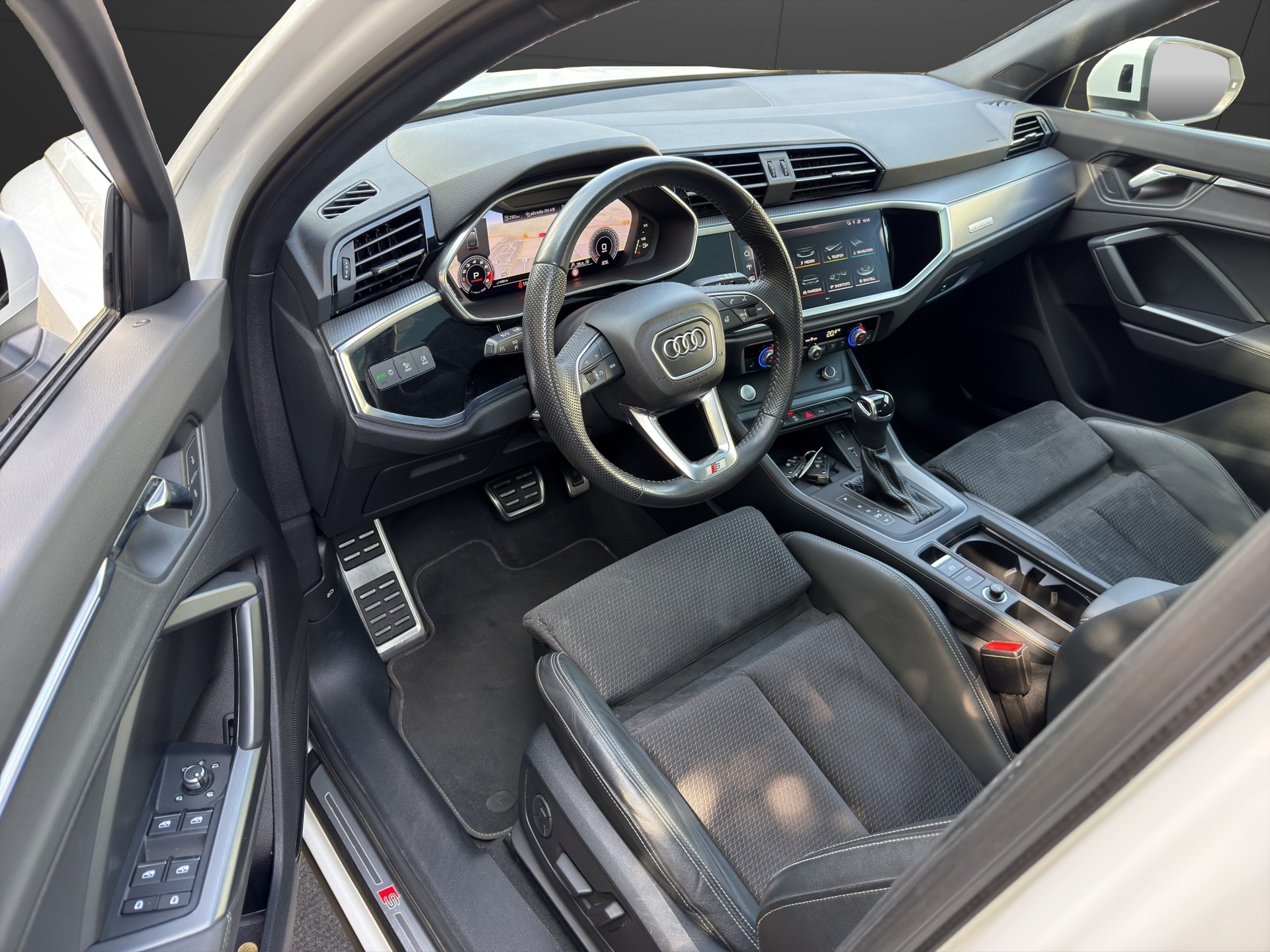 AUDI Q3 Sportback 45 TFSI S line quattro S-tronic Pano/AHK-image-10