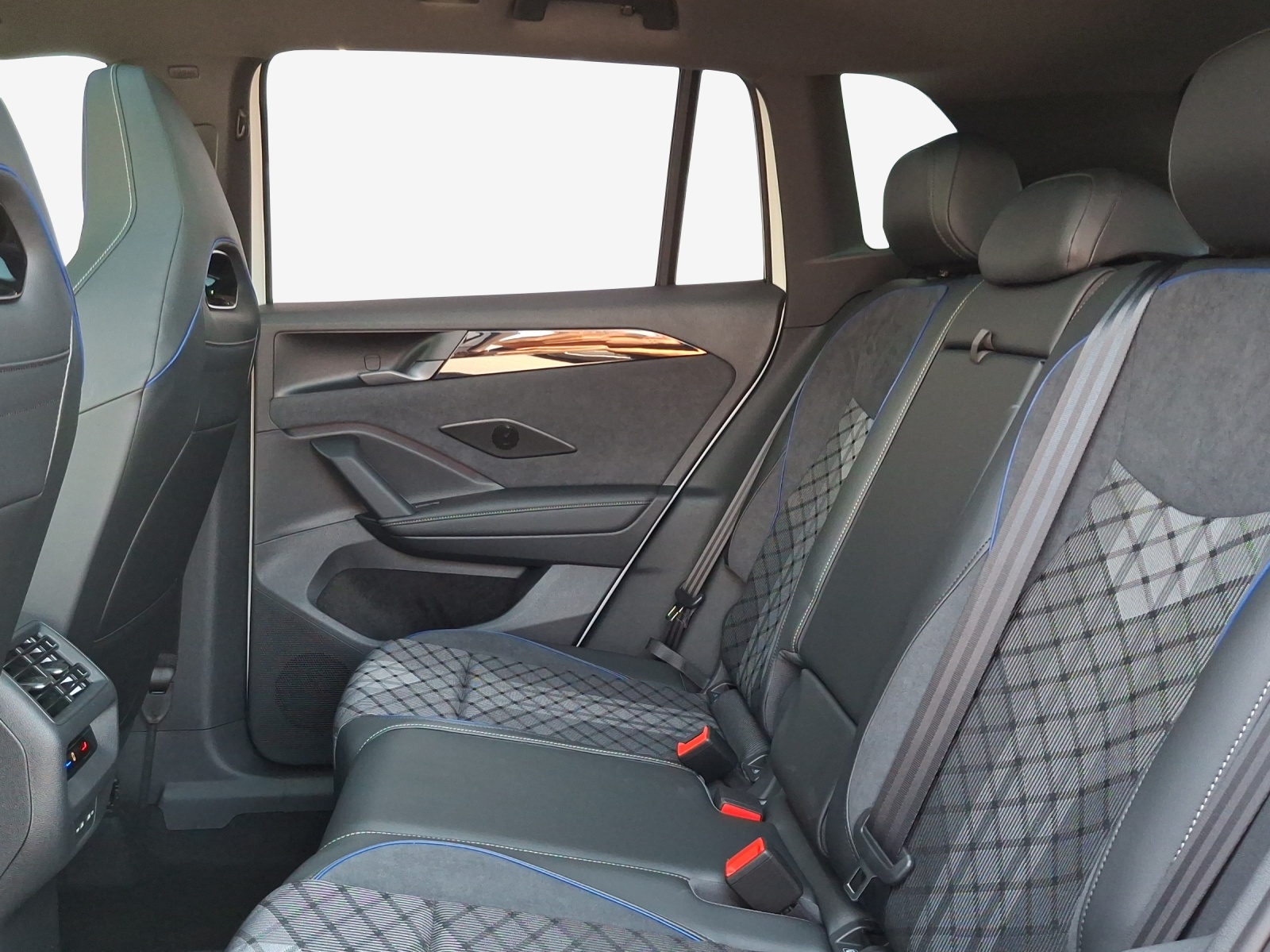 VW Tiguan 2.0 TSI DSG R-Line 4Motion-image-11