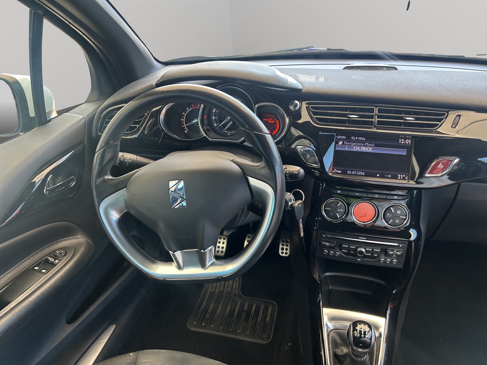 DS AUTOMOBILES DS3 1.6 16V HDi SO Chic-image-17