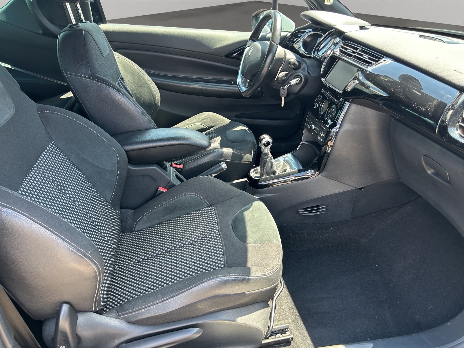 DS AUTOMOBILES DS3 1.6 16V HDi SO Chic-image-9