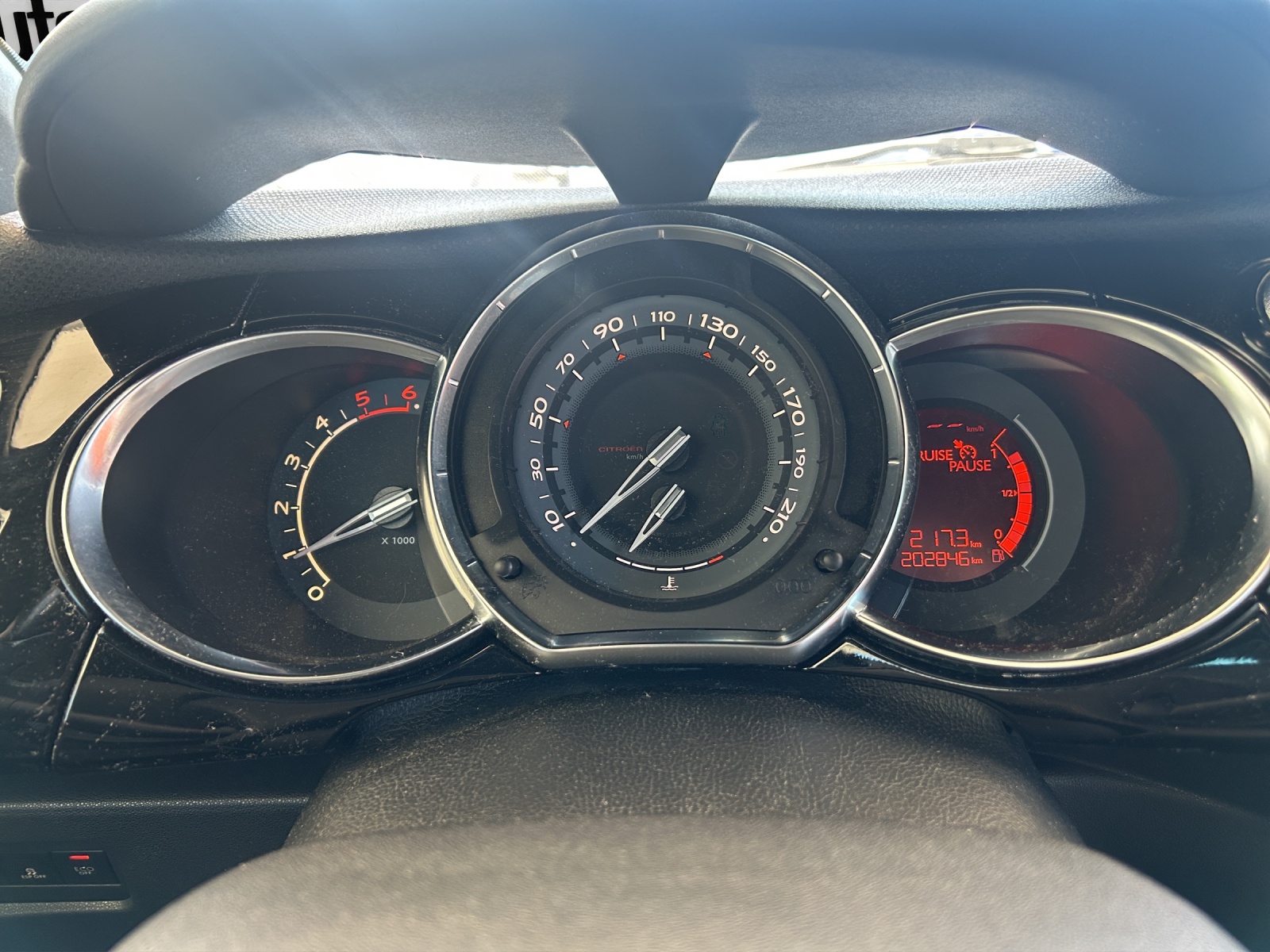 DS AUTOMOBILES DS3 1.6 16V HDi SO Chic-image-10