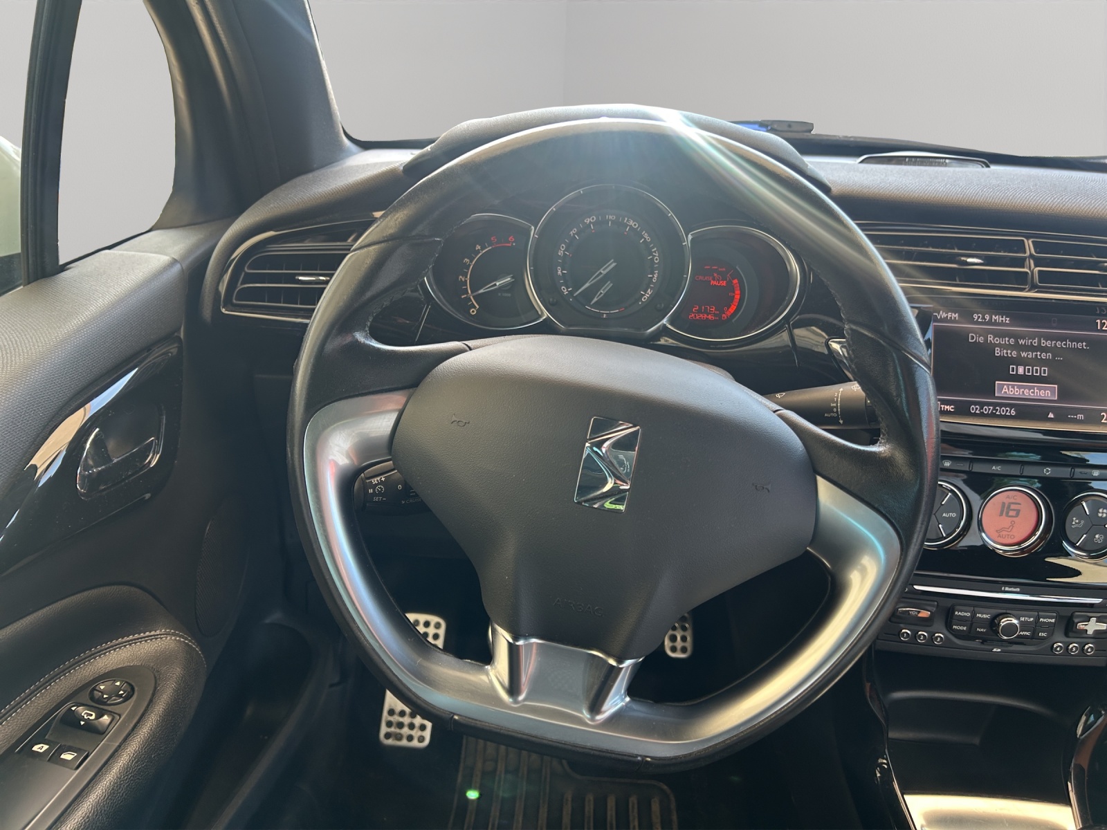 DS AUTOMOBILES DS3 1.6 16V HDi SO Chic-image-13