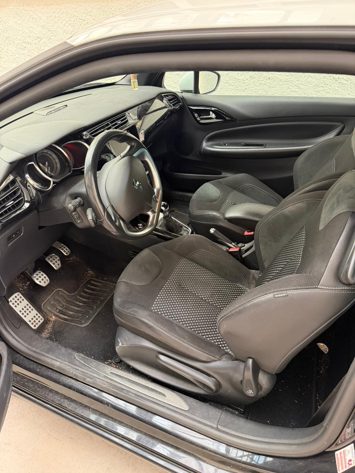 DS AUTOMOBILES DS3 1.6 16V HDi SO Chic-image-2