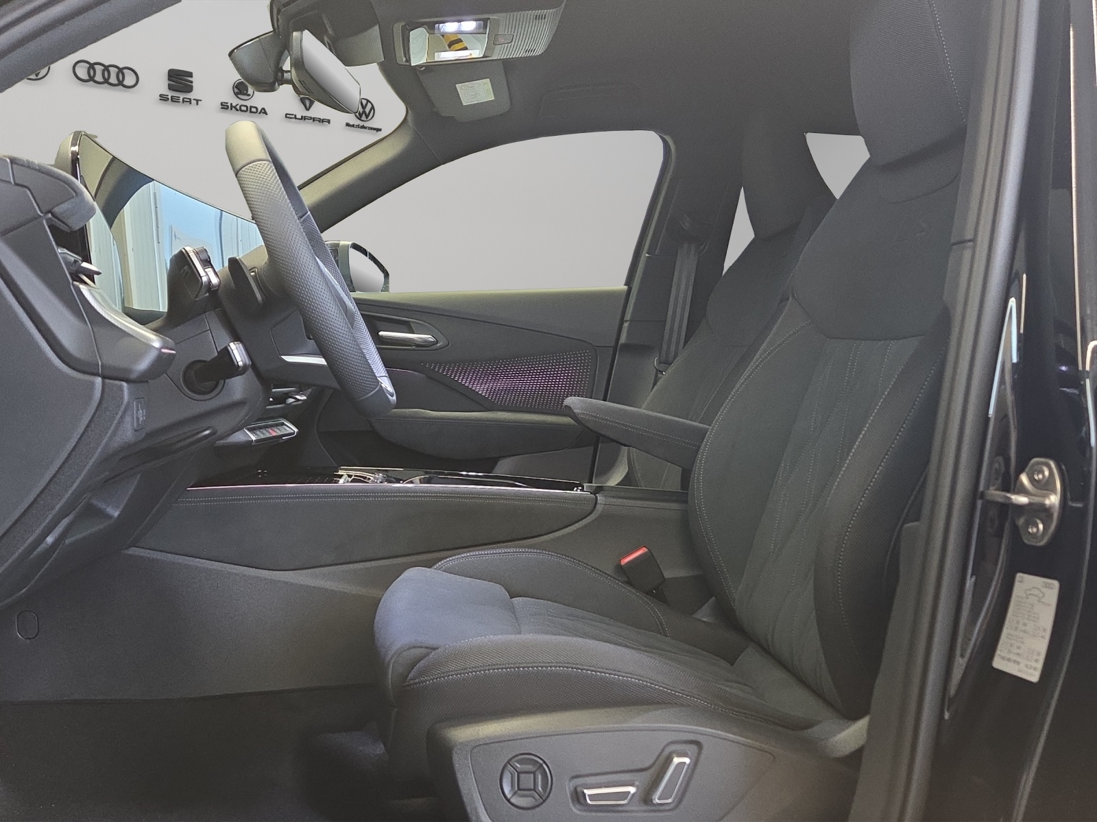 AUDI Q3 SUV TFSI quattro 195 kW S tronic-image-5