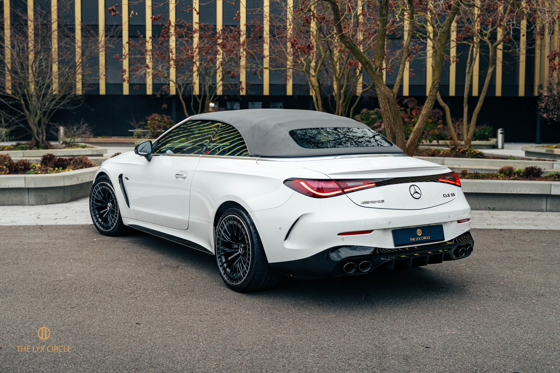 MERCEDES-BENZ CLE AMG 53 Cabrio 4Matic+ 9G-Tronic-image-5