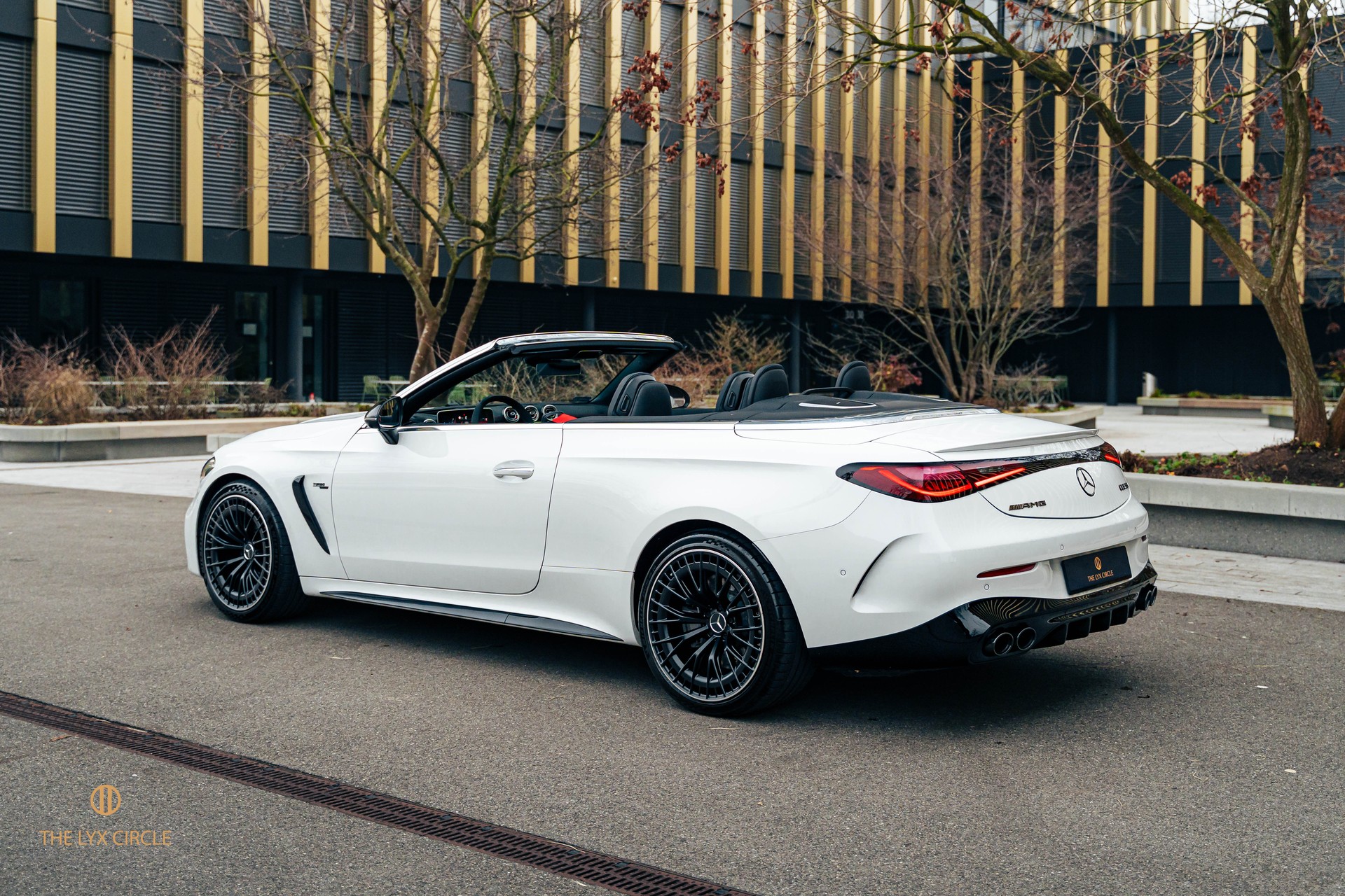 MERCEDES-BENZ CLE AMG 53 Cabrio 4Matic+ 9G-Tronic-image-4